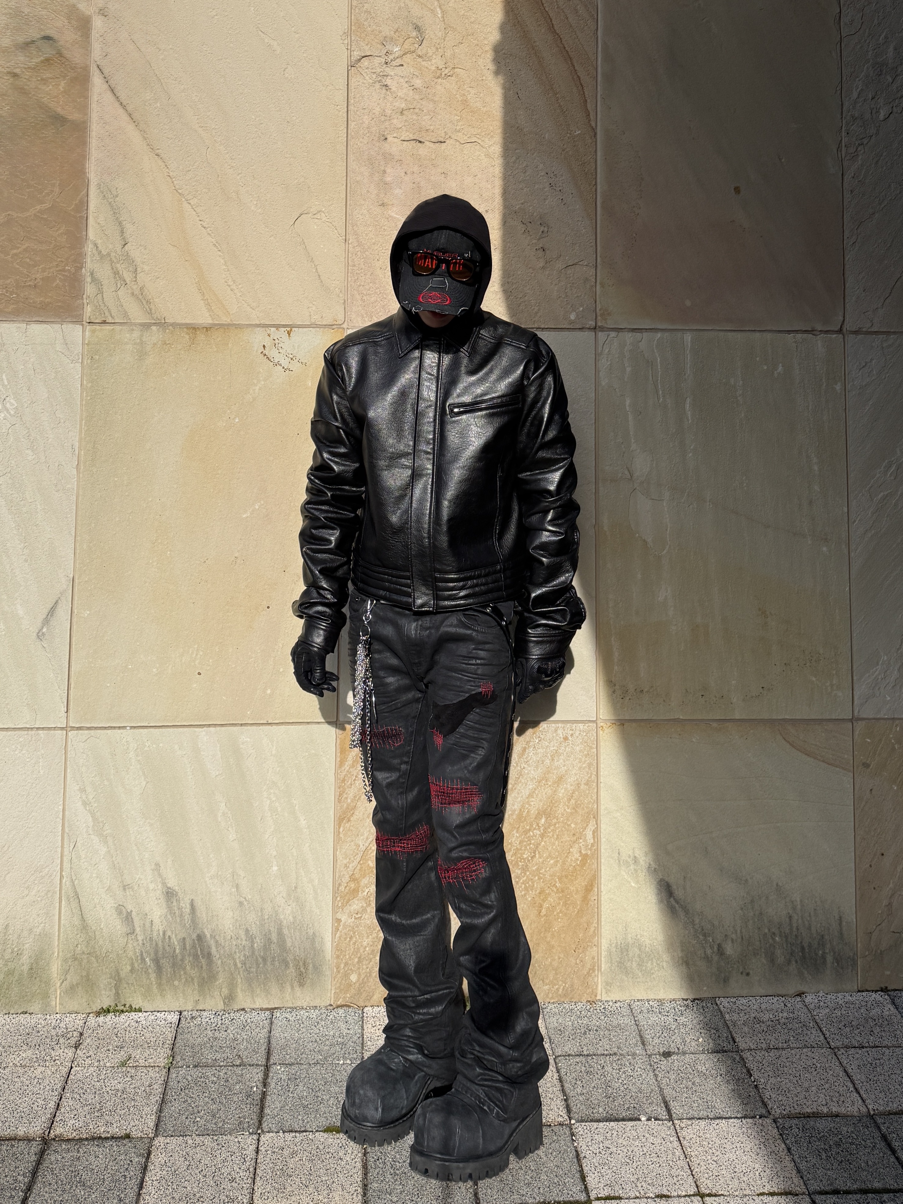 Undermycar x Emostanceclub Emoun Destroyed Cowhide Suede Red Stitch Denim Toreador - 23FW, Balenciaga Stomper Bootie Black 착용 스타일 - 2