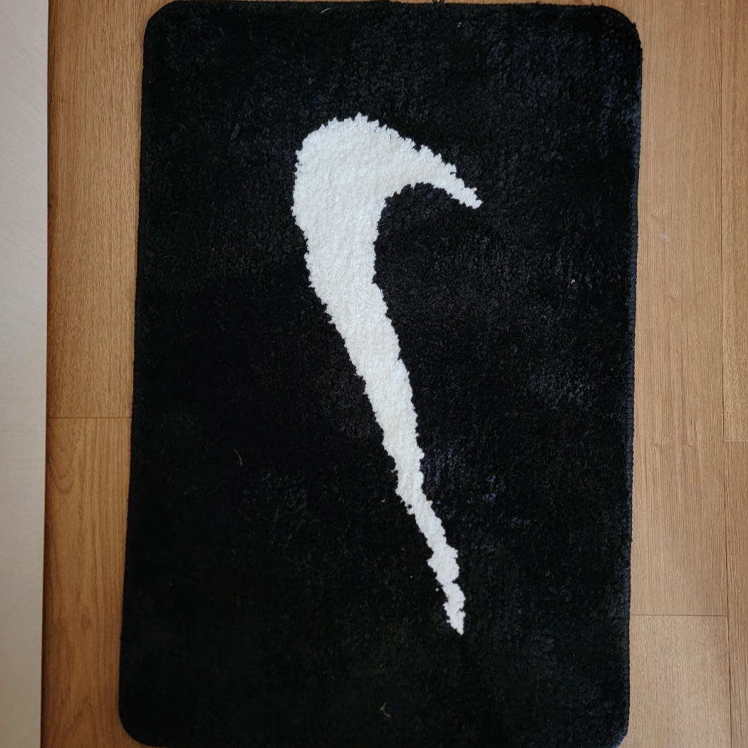 Nike Swoosh Rug Black White 착용 스타일