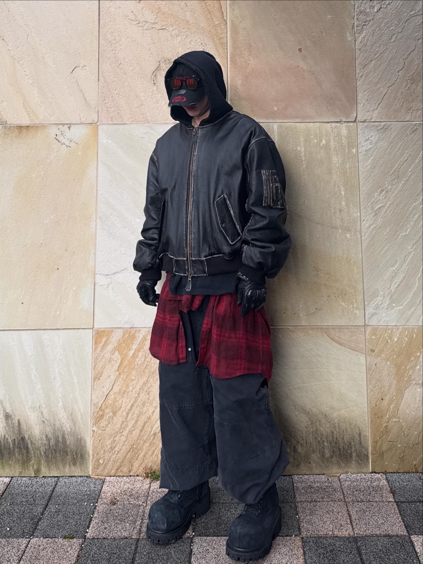 Undermycar Burok Vintage Cowhide Oversized Bomber Antique Bronze - 23FW, Balenciaga Stomper Bootie Black 착용 스타일 - 1