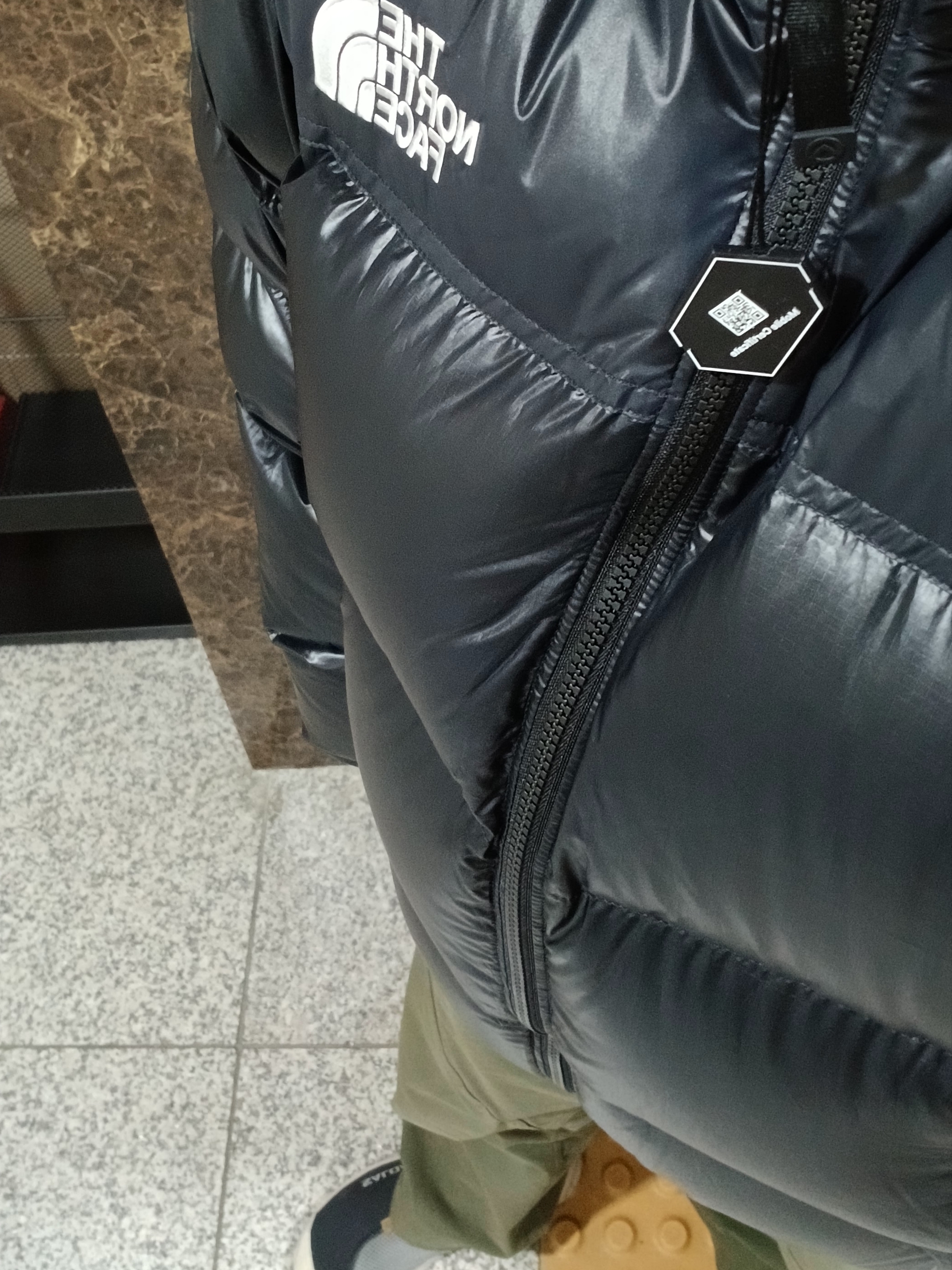 Stussy Basic Stussy LS T-Shirt White, The North Face Quantum Nuptse RDS Jacket Black 착용 스타일 - 3