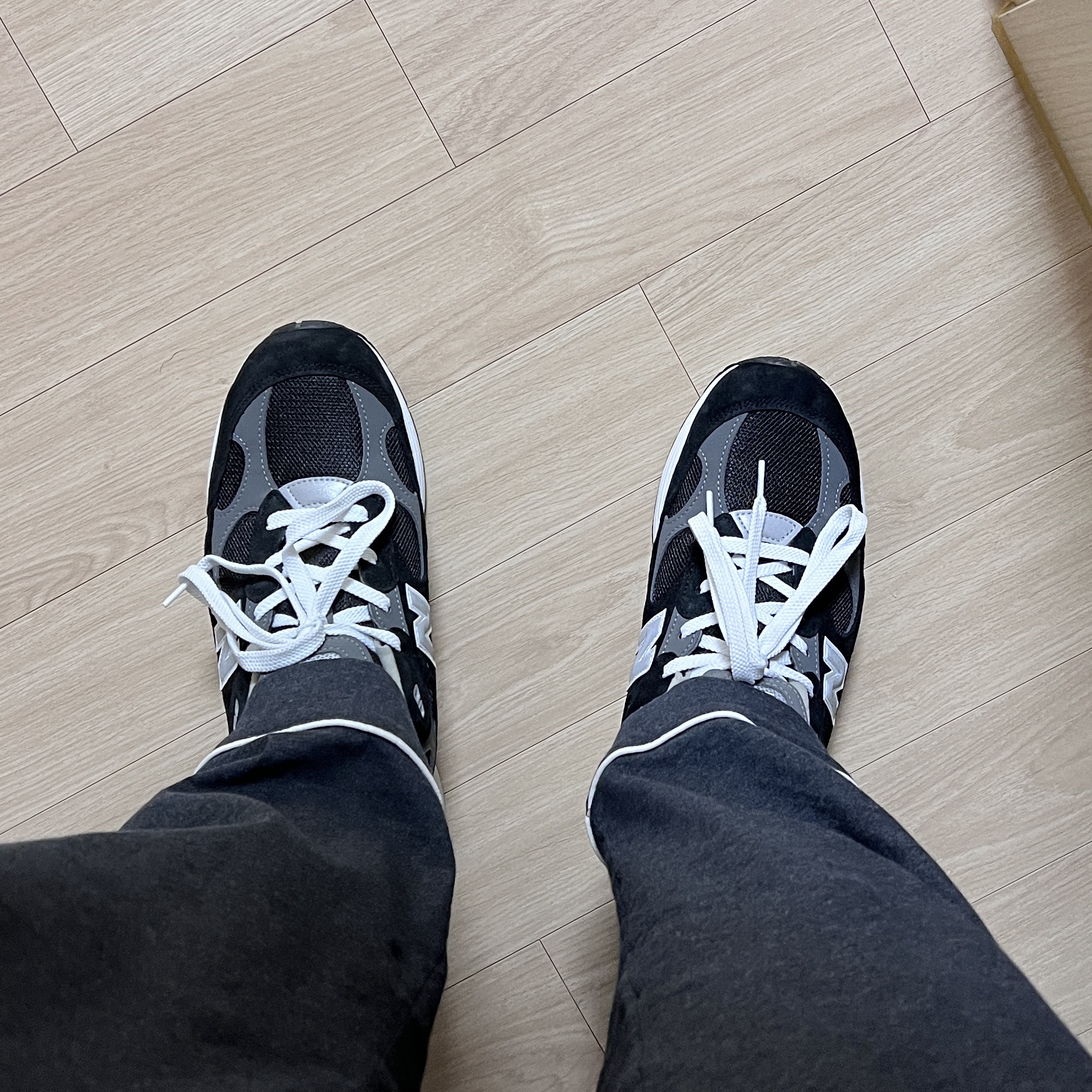 New Balance 992 Made in USA Core Black Grey 착용 스타일 - 3