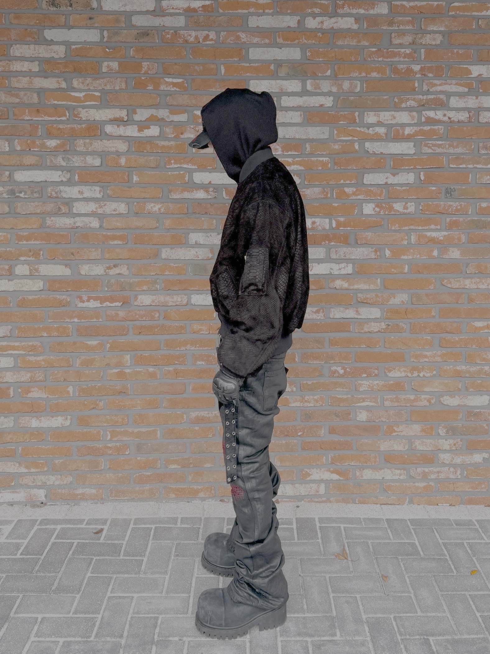 Undermycar Black Mamba Effect Matt Suede MA-1 Matt Black - 25SS, Kamien x MJD Double Hole Belt Black Shearling Calfskin 착용 스타일 - 2