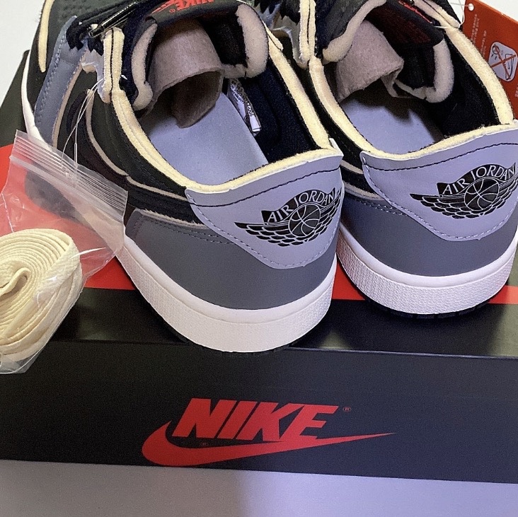 Jordan 1 Retro Low OG EX Black and Smoke Grey 착용 스타일