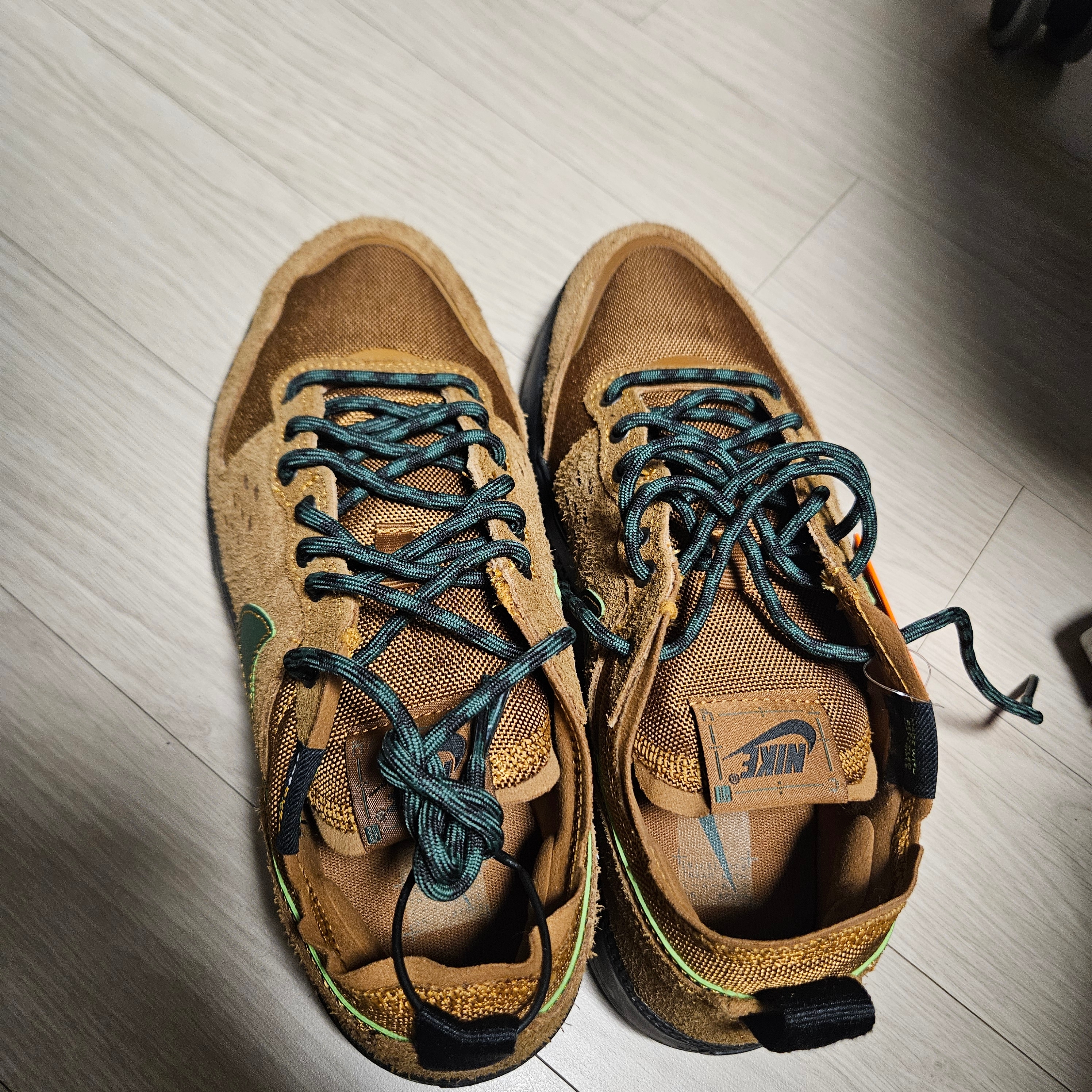 Nike C1TY Premium Cordura Light British Tan Black 착용 스타일 - 2