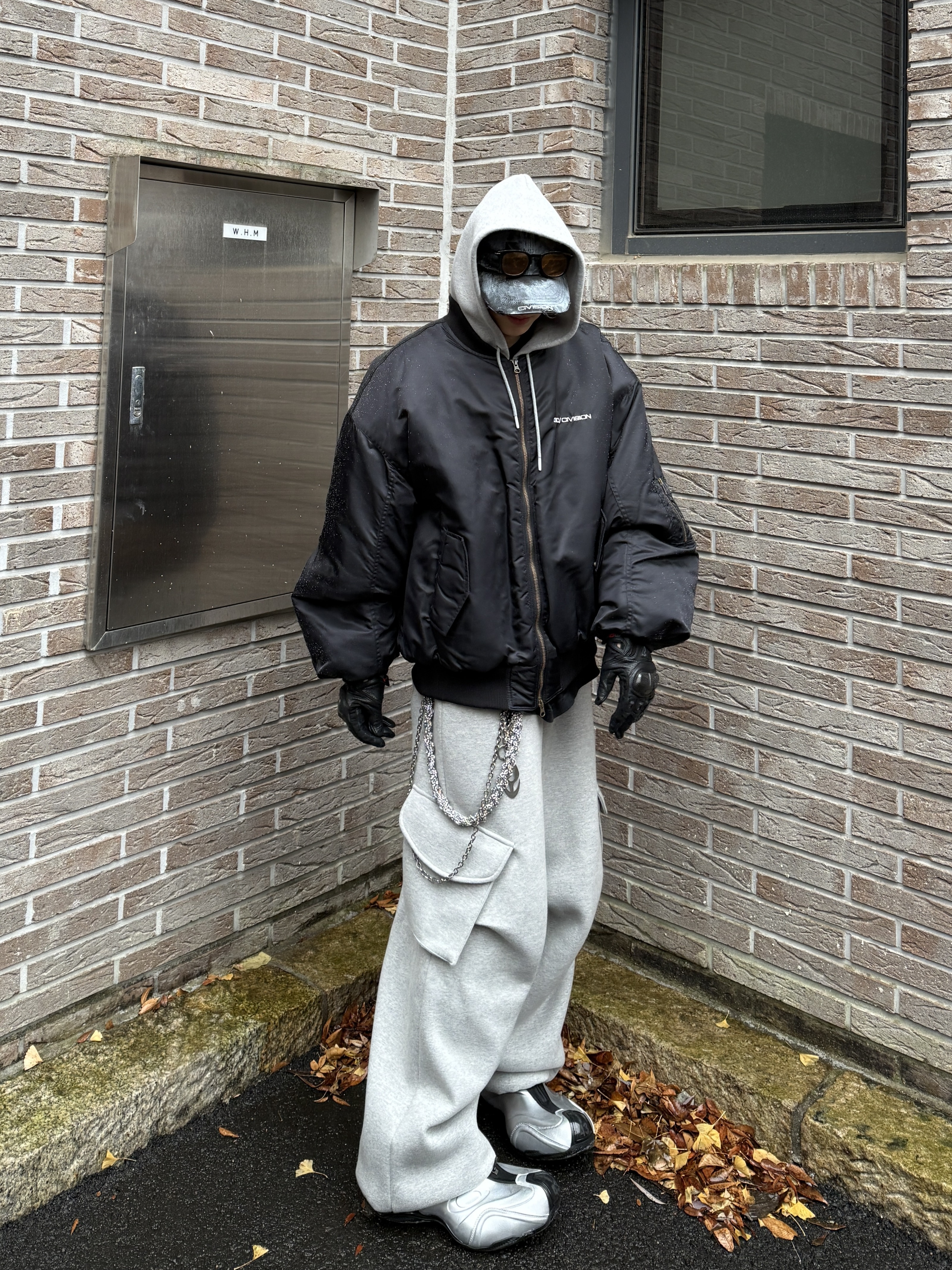 Balenciaga Basketball Sneakers Silver Black, MJD X KOIN SEOUL Wide Cargo Sweat Pants 착용 스타일 - 6