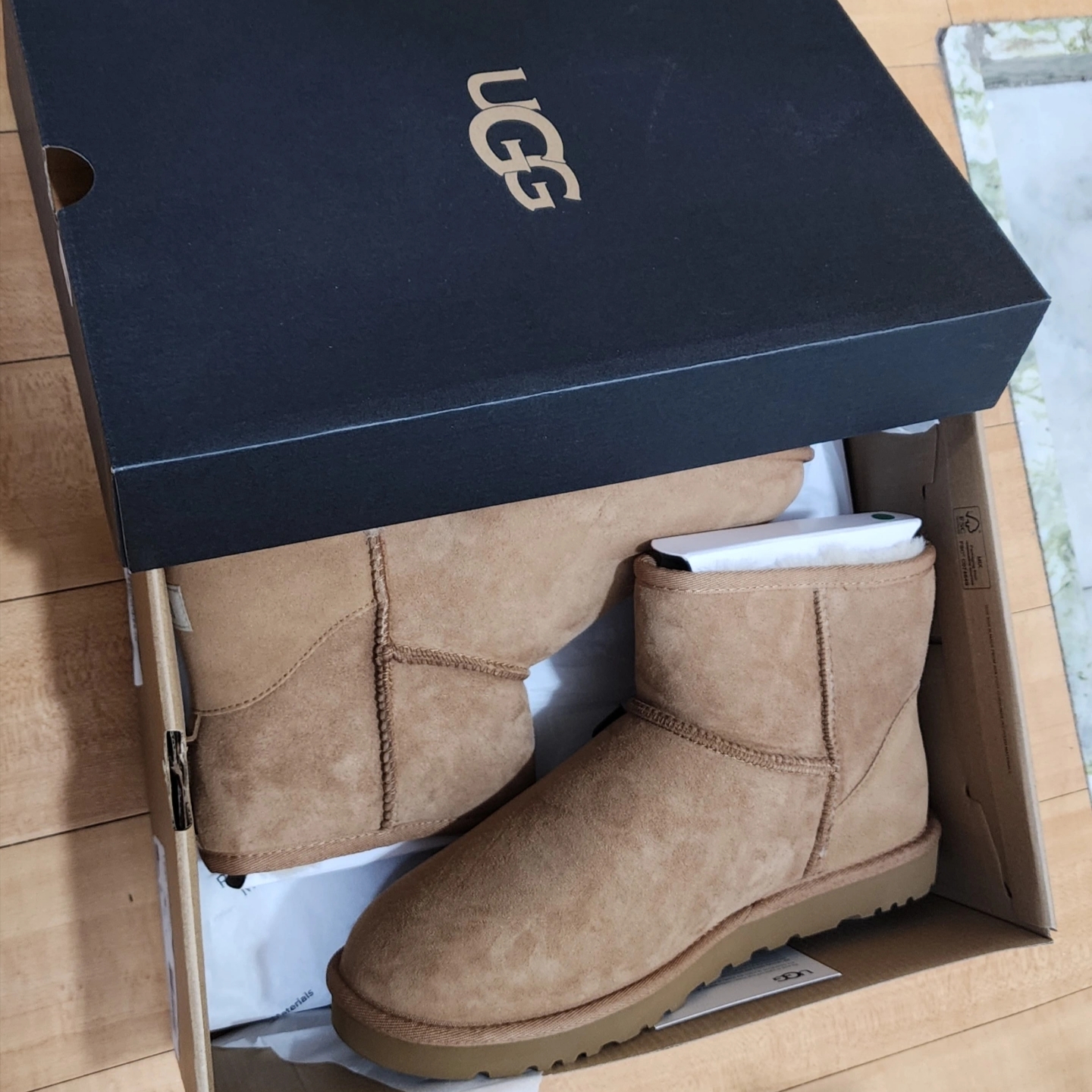 UGG Classic Mini Boots Chestnut 착용 스타일