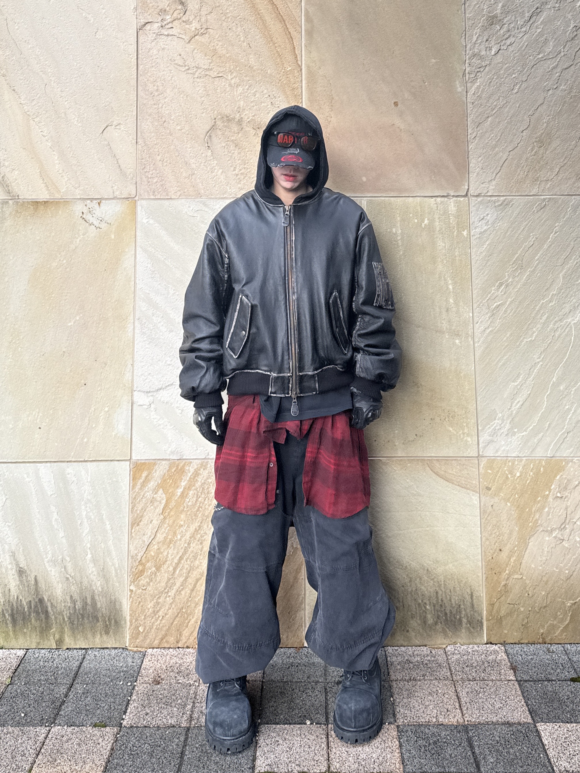 Undermycar Burok Vintage Cowhide Oversized Bomber Antique Bronze - 23FW, Balenciaga Stomper Bootie Black 착용 스타일 - 2