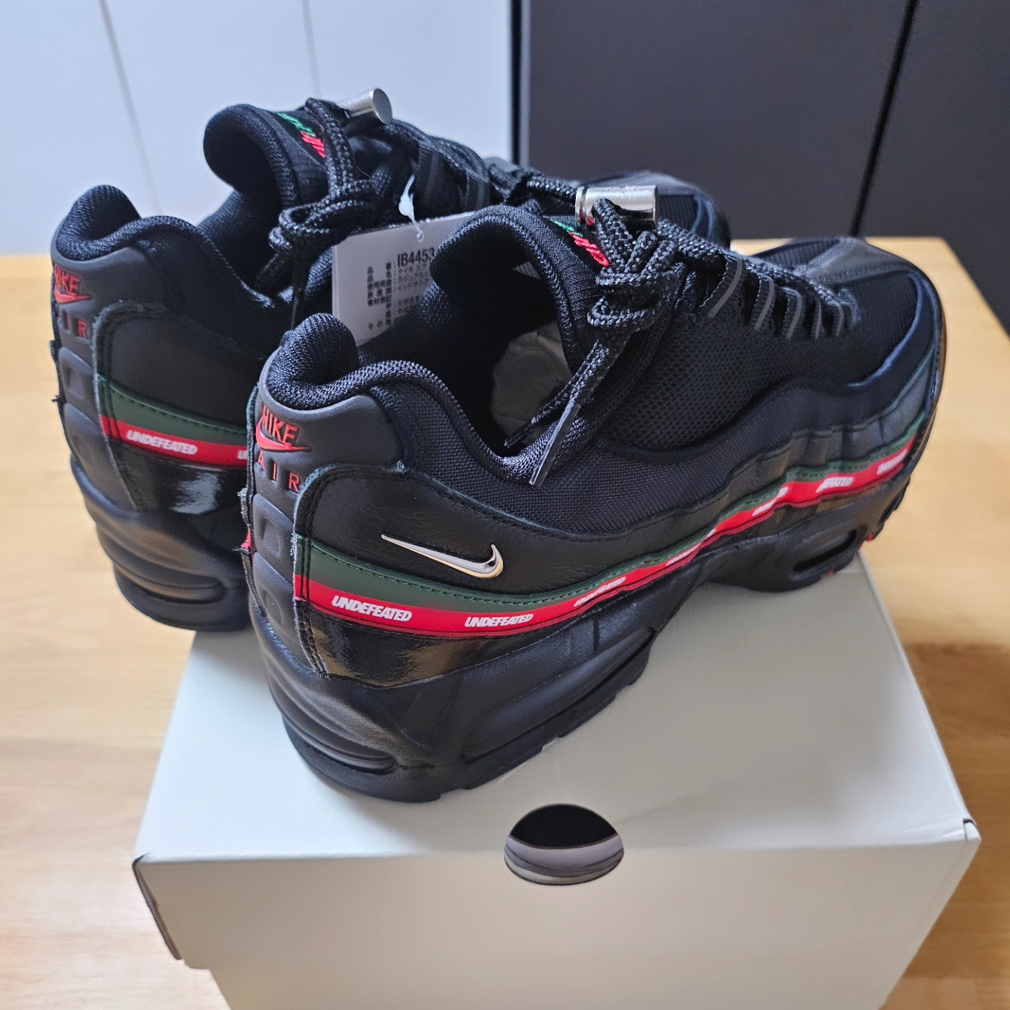 Nike x Undefeated Air Max 95 SP Black 착용 스타일 - 3