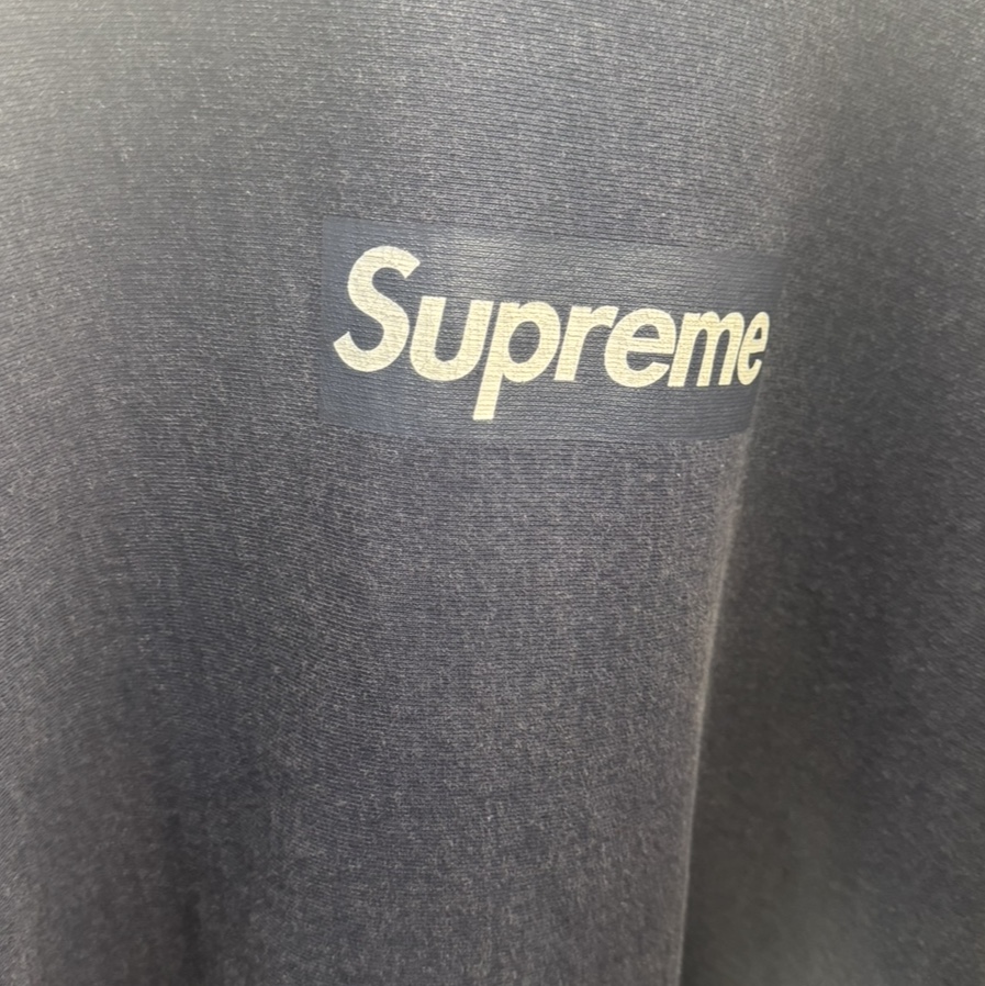 Supreme Washed Box Logo Crewneck Navy - 25SS 착용 스타일