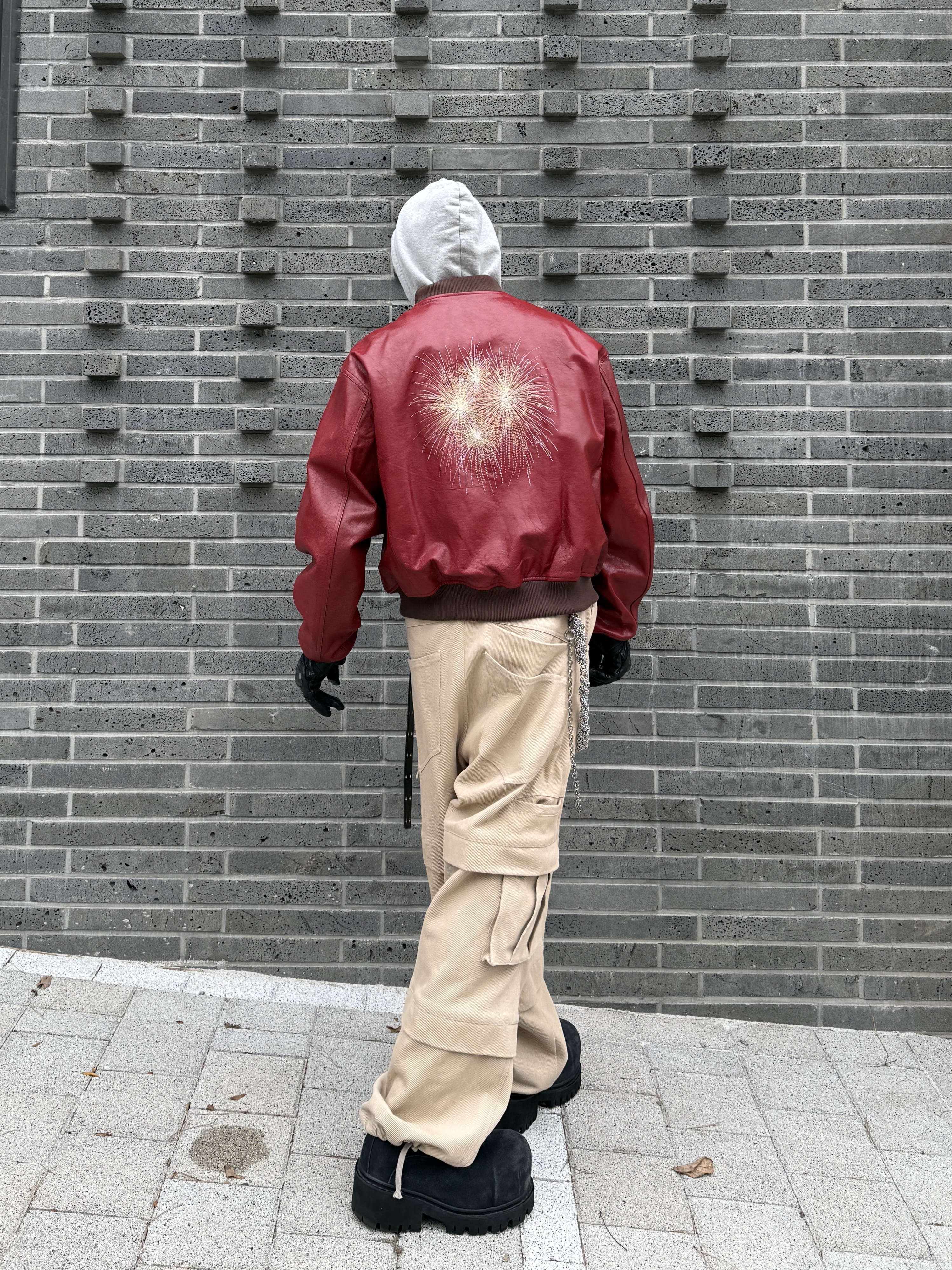 Undermycar Hommage Embraced The Fireworks Goatskin Blouson Red - 24FW, Kamien Titan Baggy Pants Beige 착용 스타일 - 1