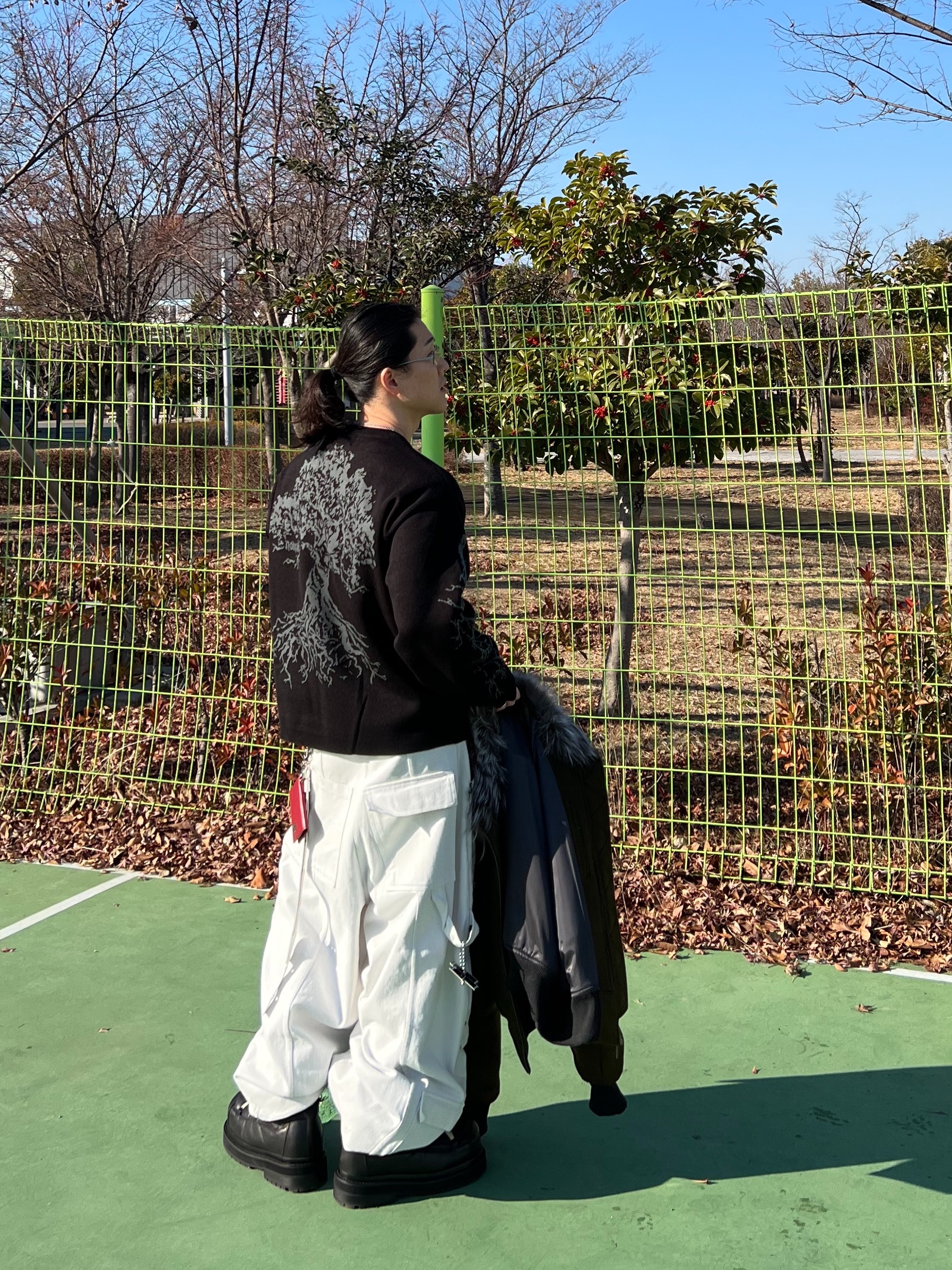 Nos Couleurs x Koin x Llud Rivet Carpenter Pants White, Undermycar Code Name Valkyrie Silver Fox Collar Virgin Wool Jacket Olive - 24FW 착용 스타일 - 7