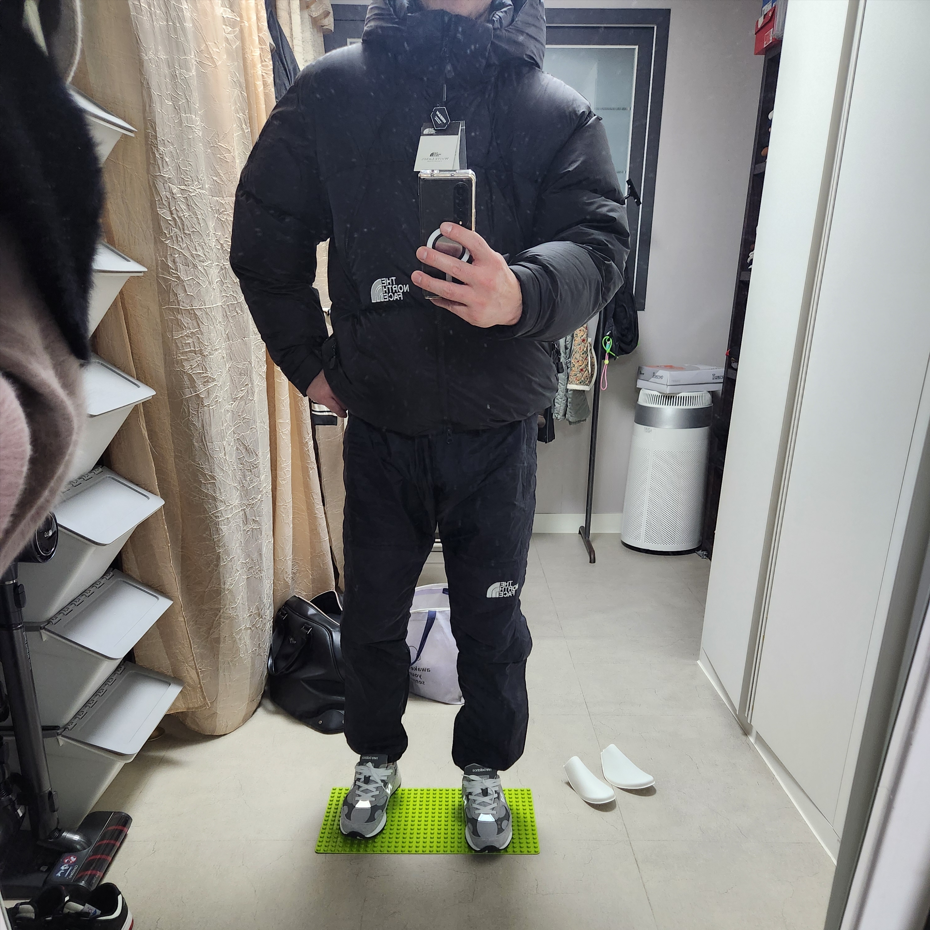 The North Face White Label Project Down Jacket RDS Black - 25FW, New Balance 992 Made in USA Core Grey Silver Metallic 착용 스타일 - 1