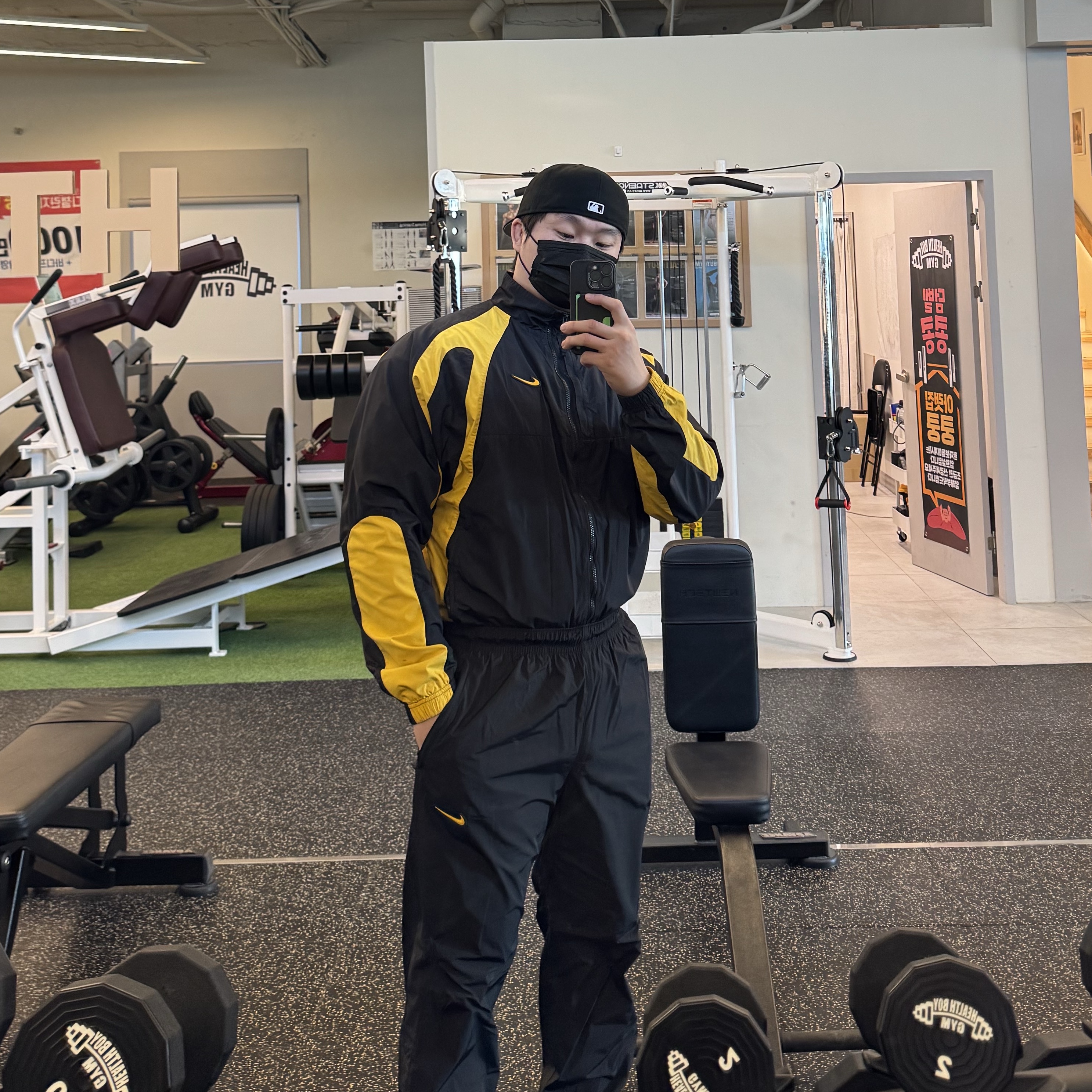 Nike x Drake Nocta Essential Track Jacket - Asia, Nike x Drake Nocta Essential Track Pants Black - US/EU 착용 스타일