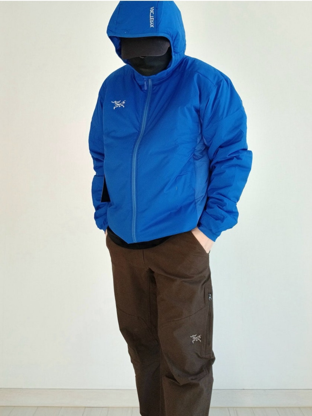 Arc'teryx Atom SV Hoody Vitality, Arc'teryx Cronin Cotton Pants Carob 착용 스타일 - 5
