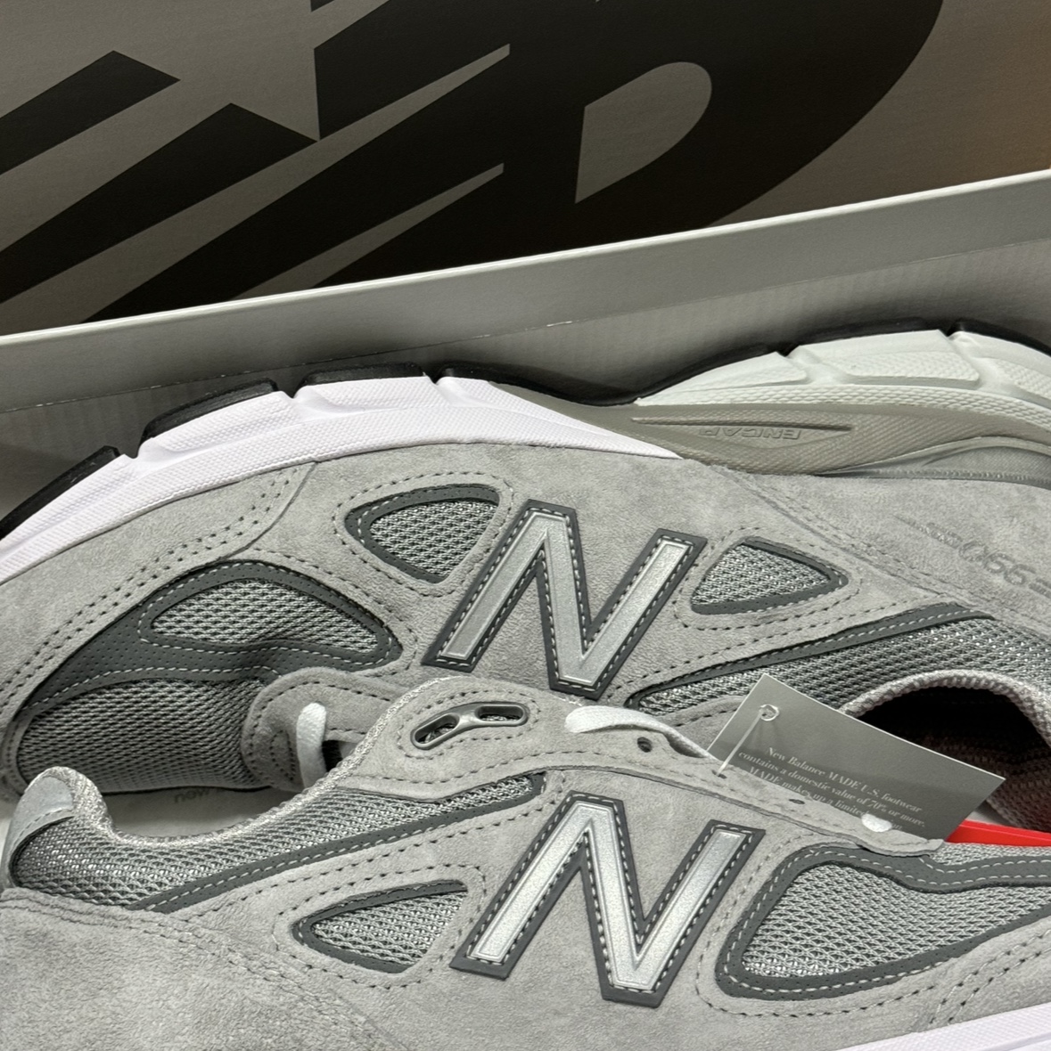 New Balance 990v4 Made in USA Grey Silver 착용 스타일