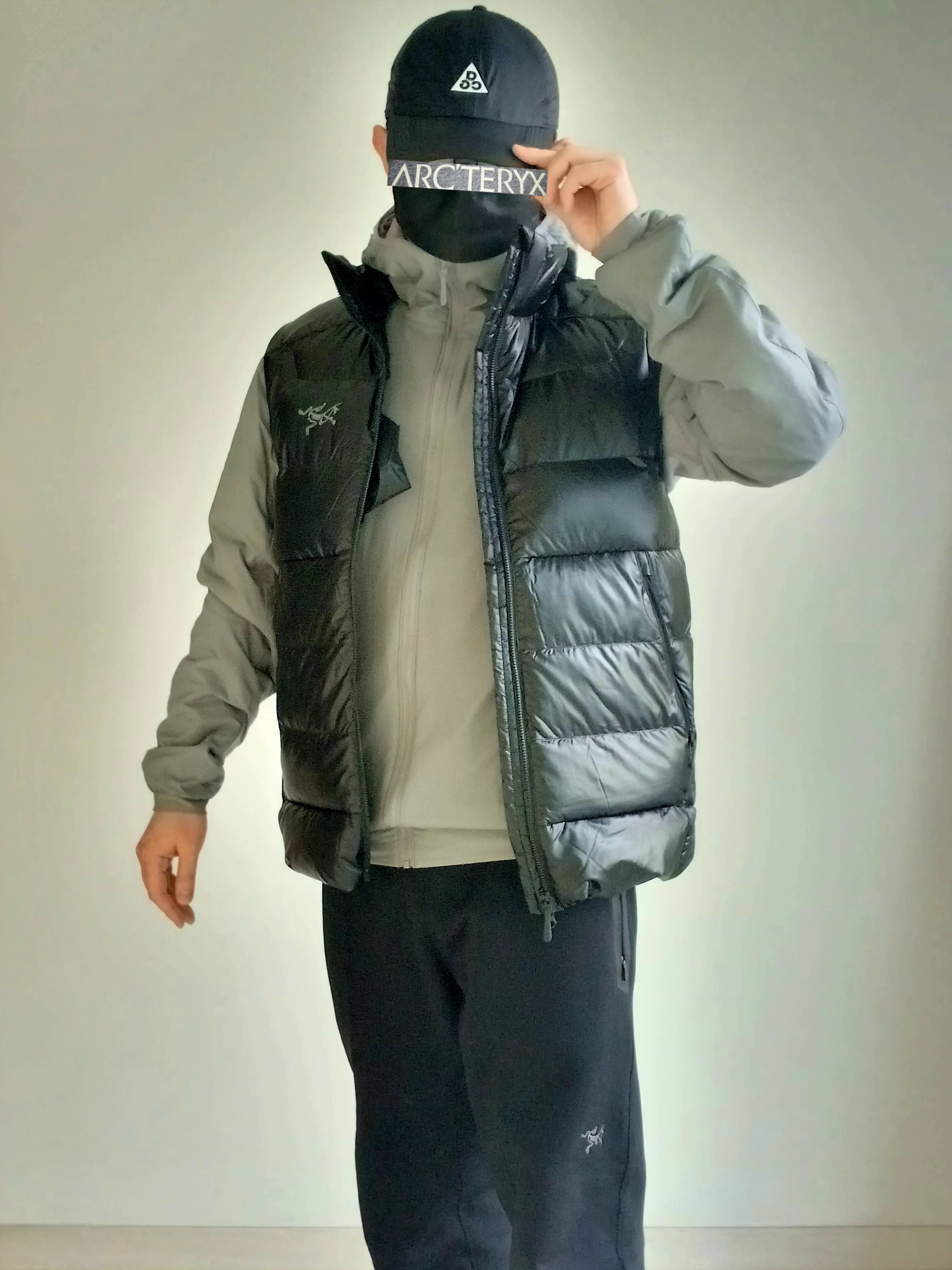 Arc'teryx Atom Hoody Void, Arc'teryx Cerium SV Vest Black 착용 스타일 - 5
