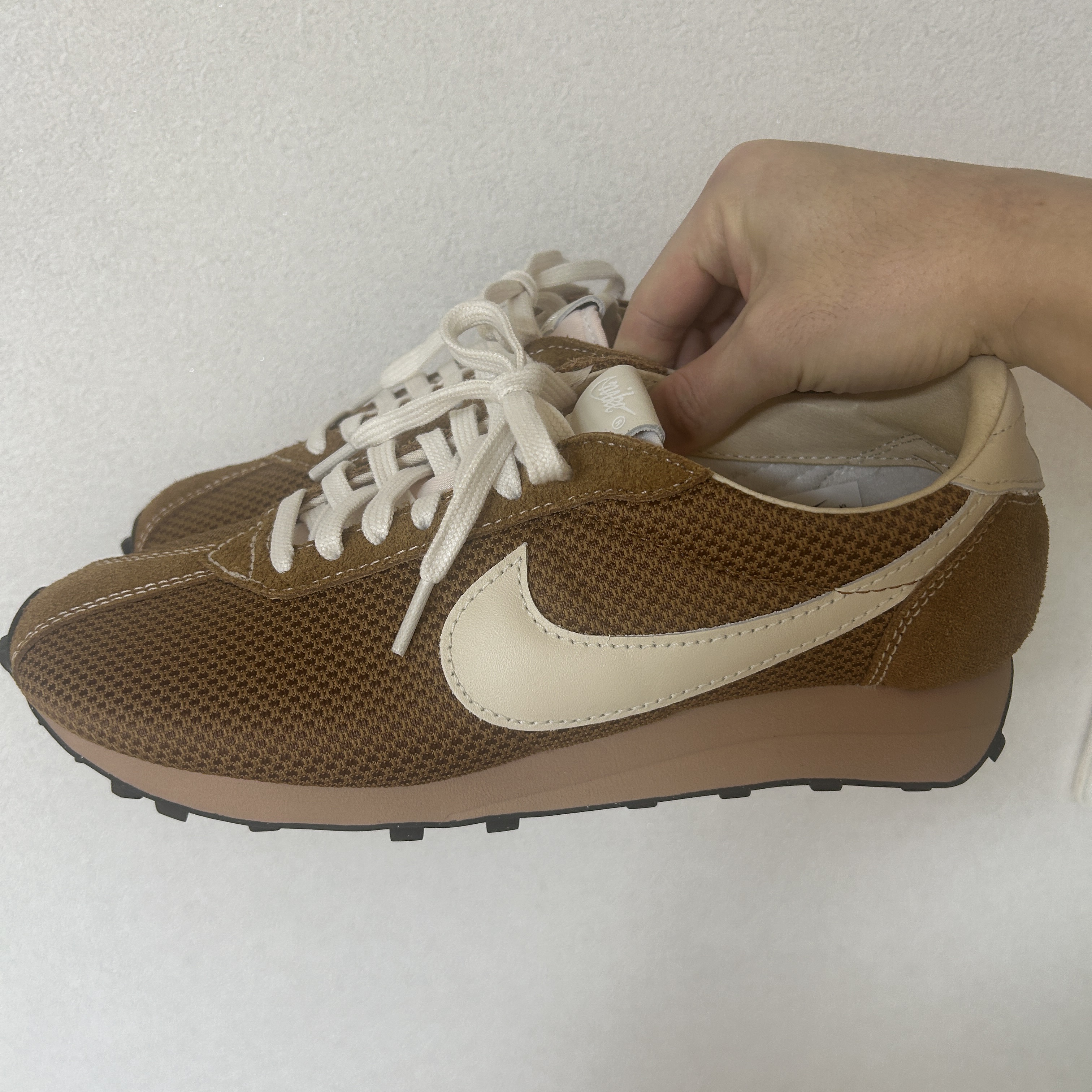 Nike LD-1000 Baroque Brown Hemp 착용 스타일