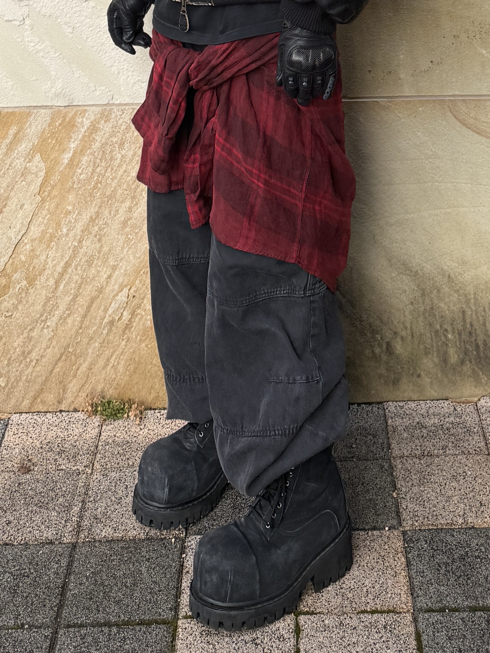 Undermycar Burok Vintage Cowhide Oversized Bomber Antique Bronze - 23FW, Balenciaga Stomper Bootie Black 착용 스타일 - 3