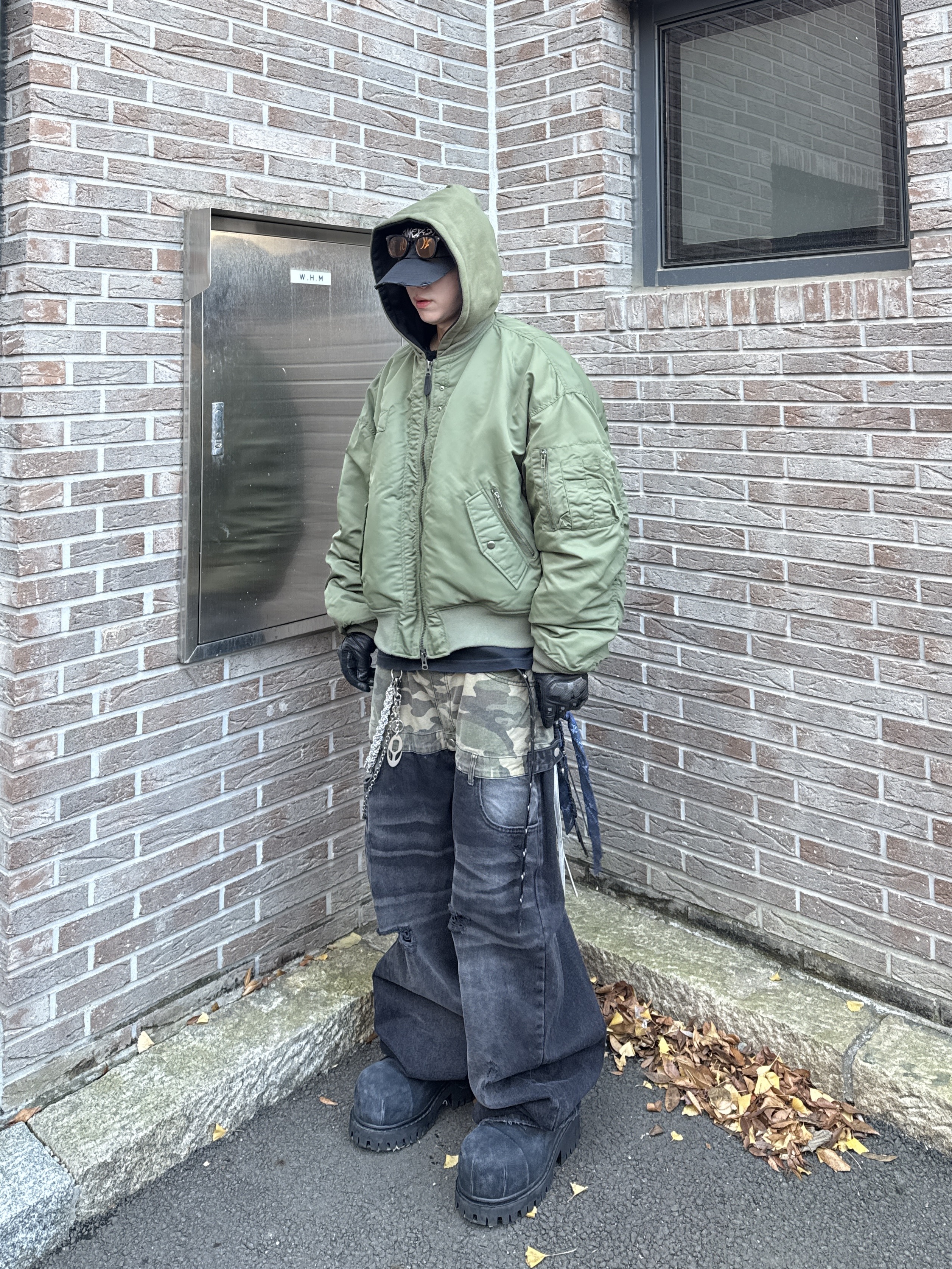 Kamien x MJD Double Hole Belt Black Shearling Calfskin, Balenciaga Stomper Bootie Black 착용 스타일 - 5