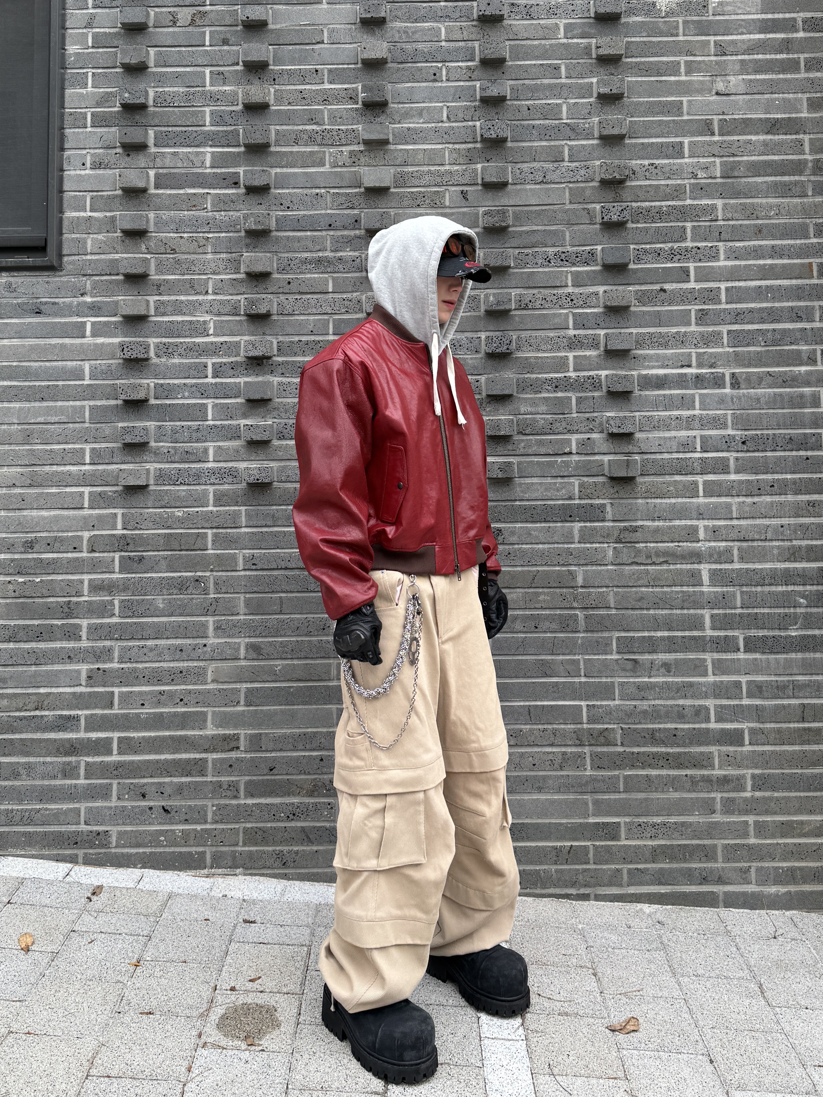 Undermycar Hommage Embraced The Fireworks Goatskin Blouson Red - 24FW, Kamien Titan Baggy Pants Beige 착용 스타일 - 2