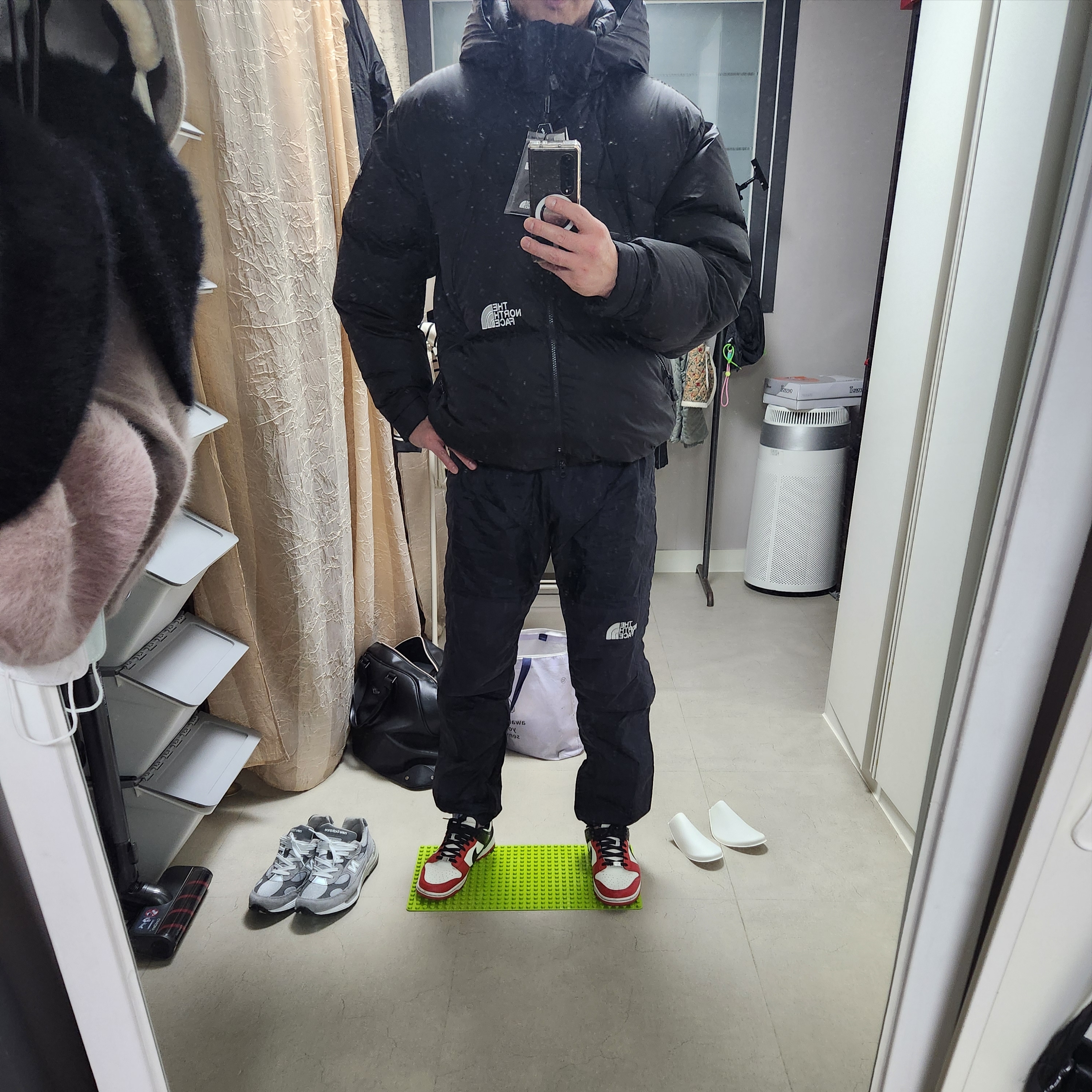 The North Face White Label Project Down Jacket RDS Black - 25FW, New Balance 992 Made in USA Core Grey Silver Metallic 착용 스타일 - 3