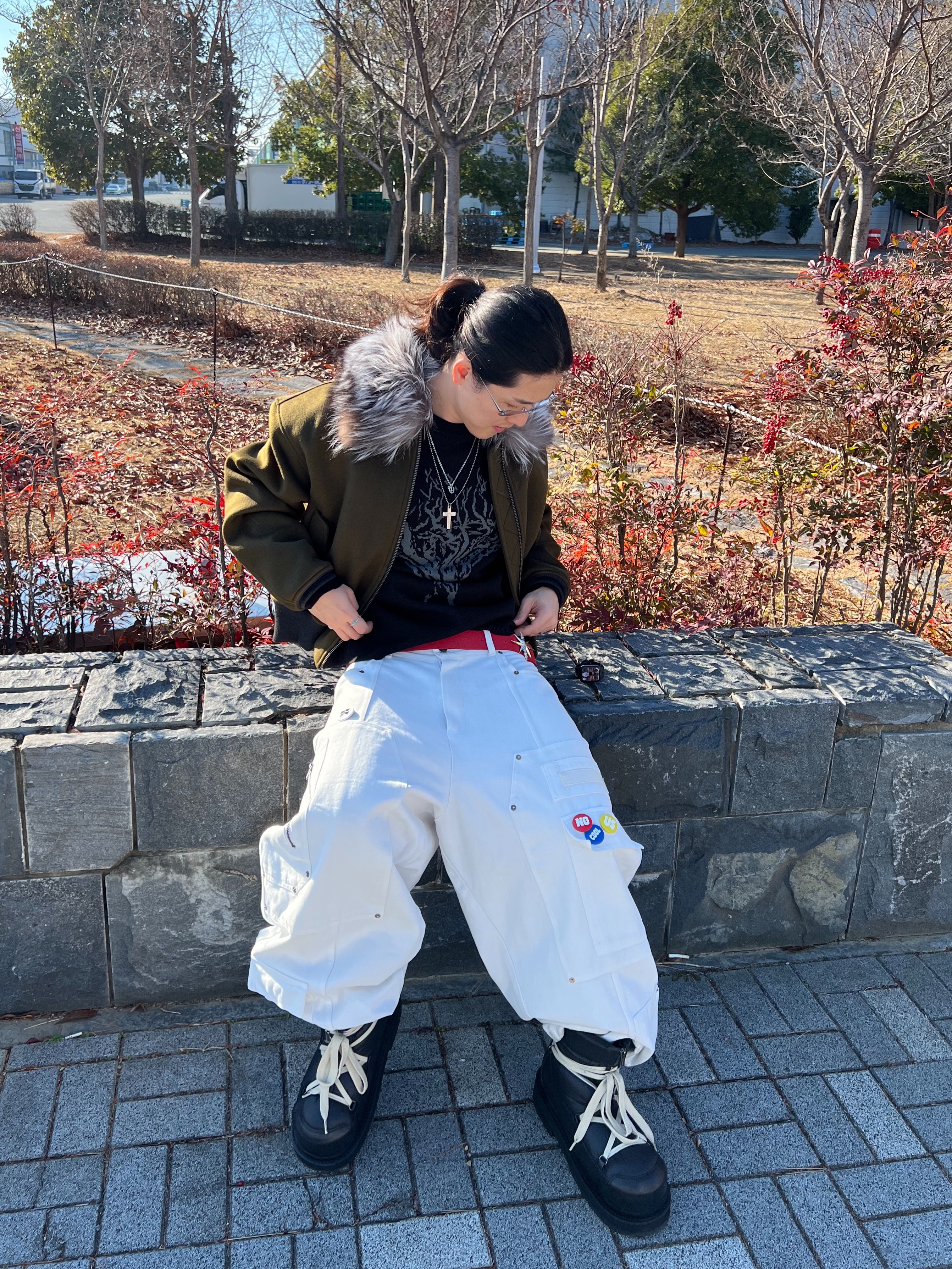Nos Couleurs x Koin x Llud Rivet Carpenter Pants White, Undermycar Code Name Valkyrie Silver Fox Collar Virgin Wool Jacket Olive - 24FW 착용 스타일 - 1