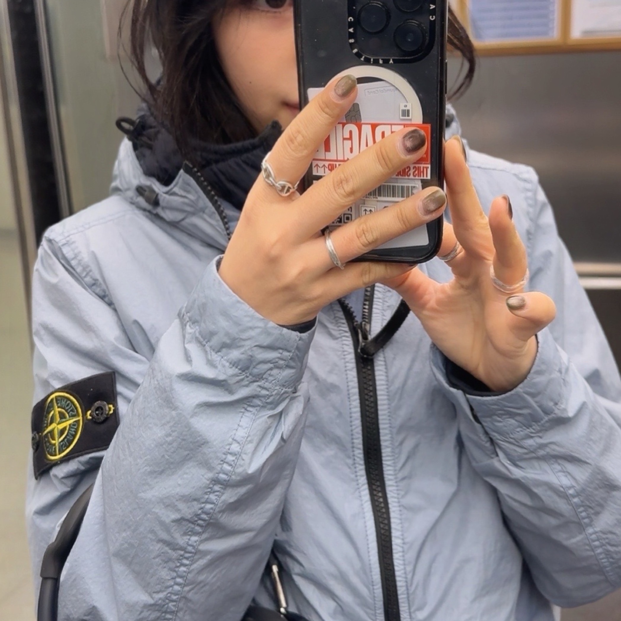 Stone Island 4100001 Crinkle Reps NY Hooded Jacket with Wind Resistance and Anti-Drop Avio Blue - 26SS, Prada Re-Edition 2005 Re-Nylon Shoulder Bag Black 착용 스타일 - 2