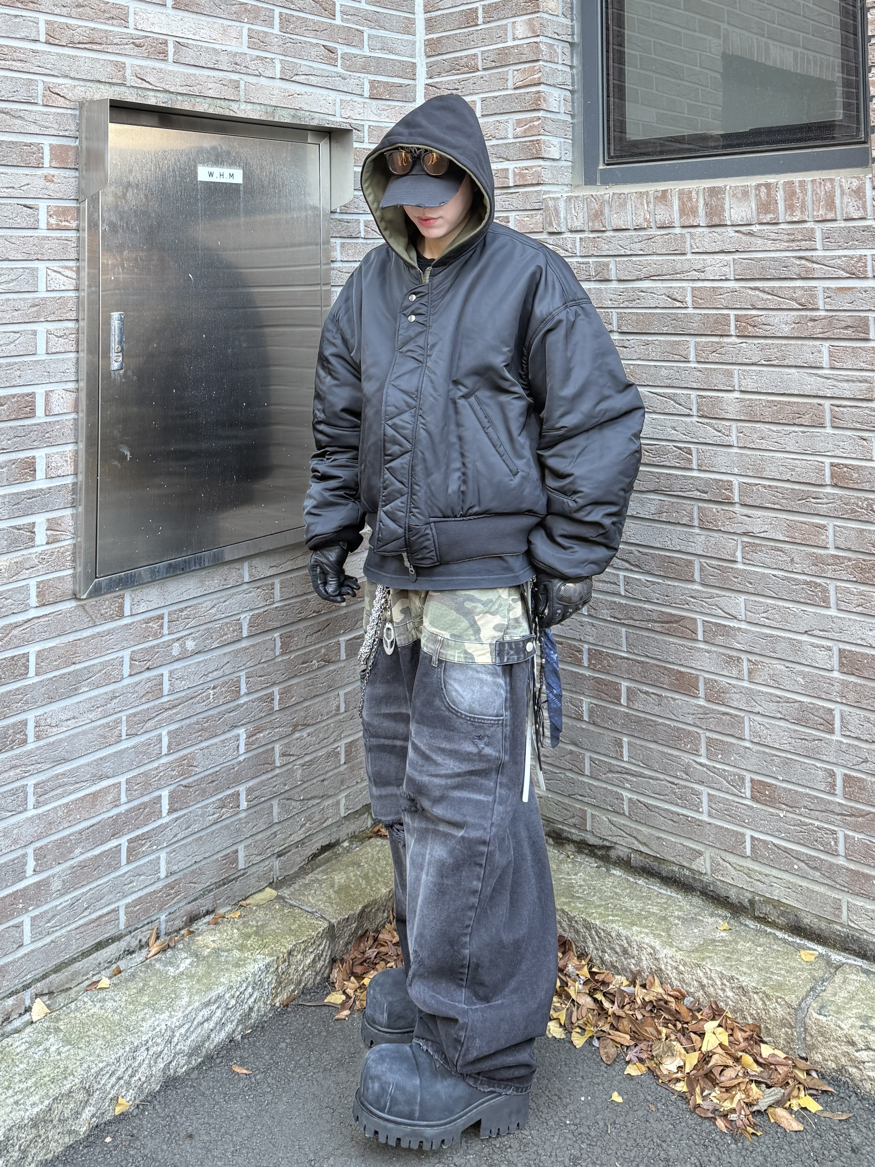 Kamien x MJD Double Hole Belt Black Shearling Calfskin, Balenciaga Stomper Bootie Black 착용 스타일 - 10
