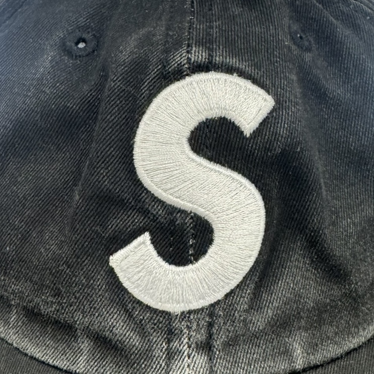 Supreme Pigment Coated Canvas S Logo 6-Panel Black - 25FW 착용 스타일