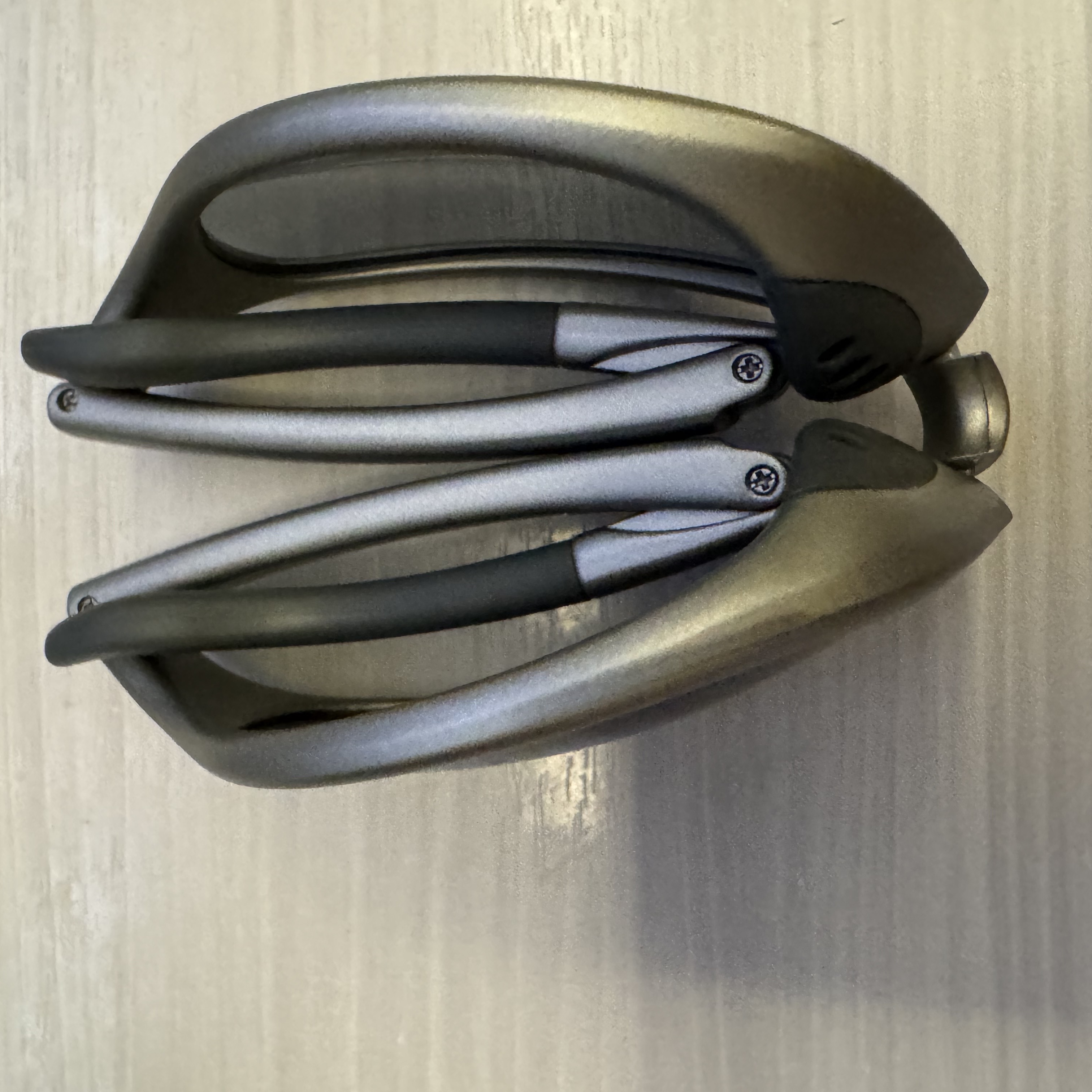 Montbell Trekking Glasses Silver Metallic Light Grey 착용 스타일 - 2