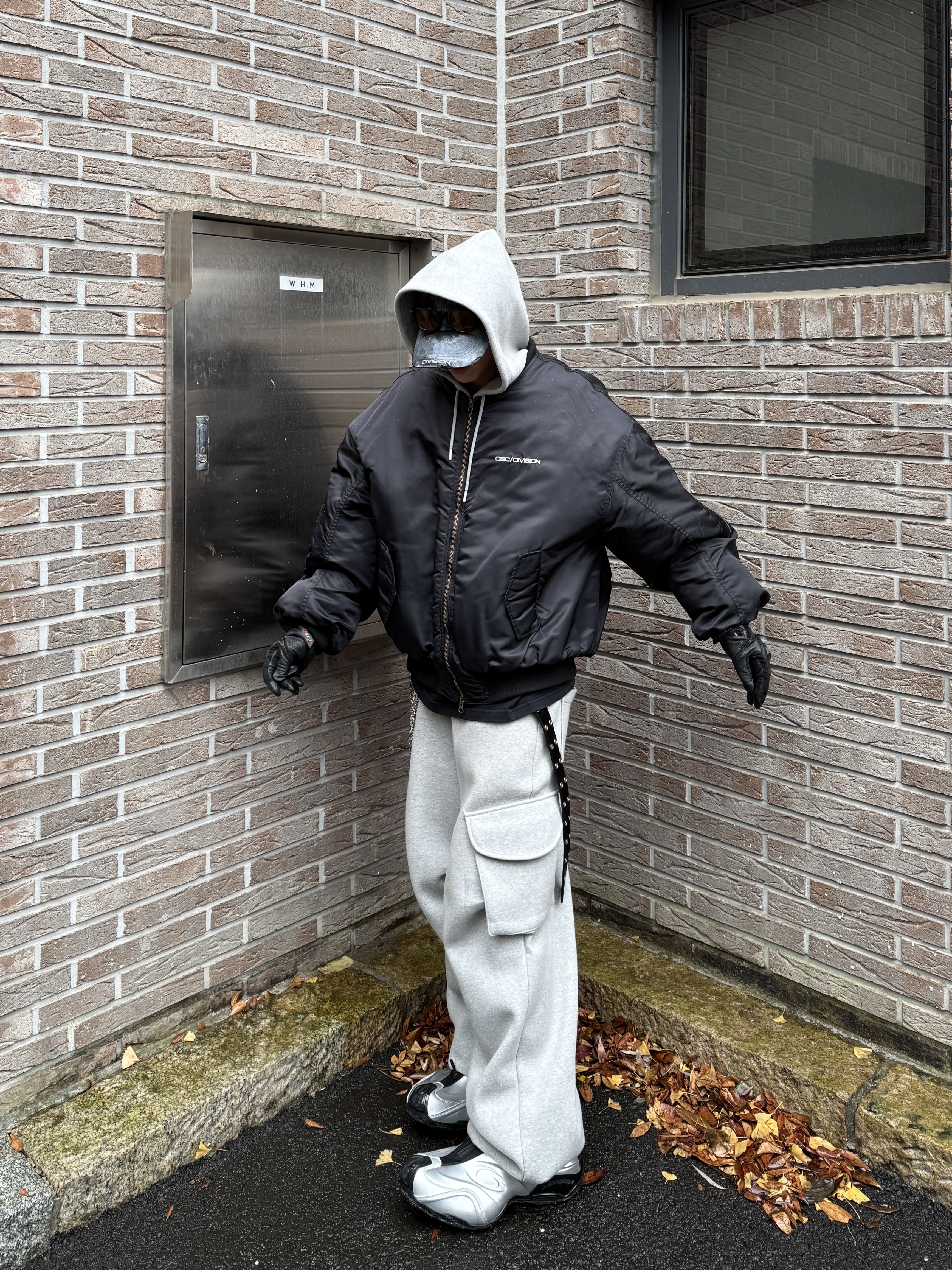 Balenciaga Basketball Sneakers Silver Black, MJD X KOIN SEOUL Wide Cargo Sweat Pants 착용 스타일 - 4