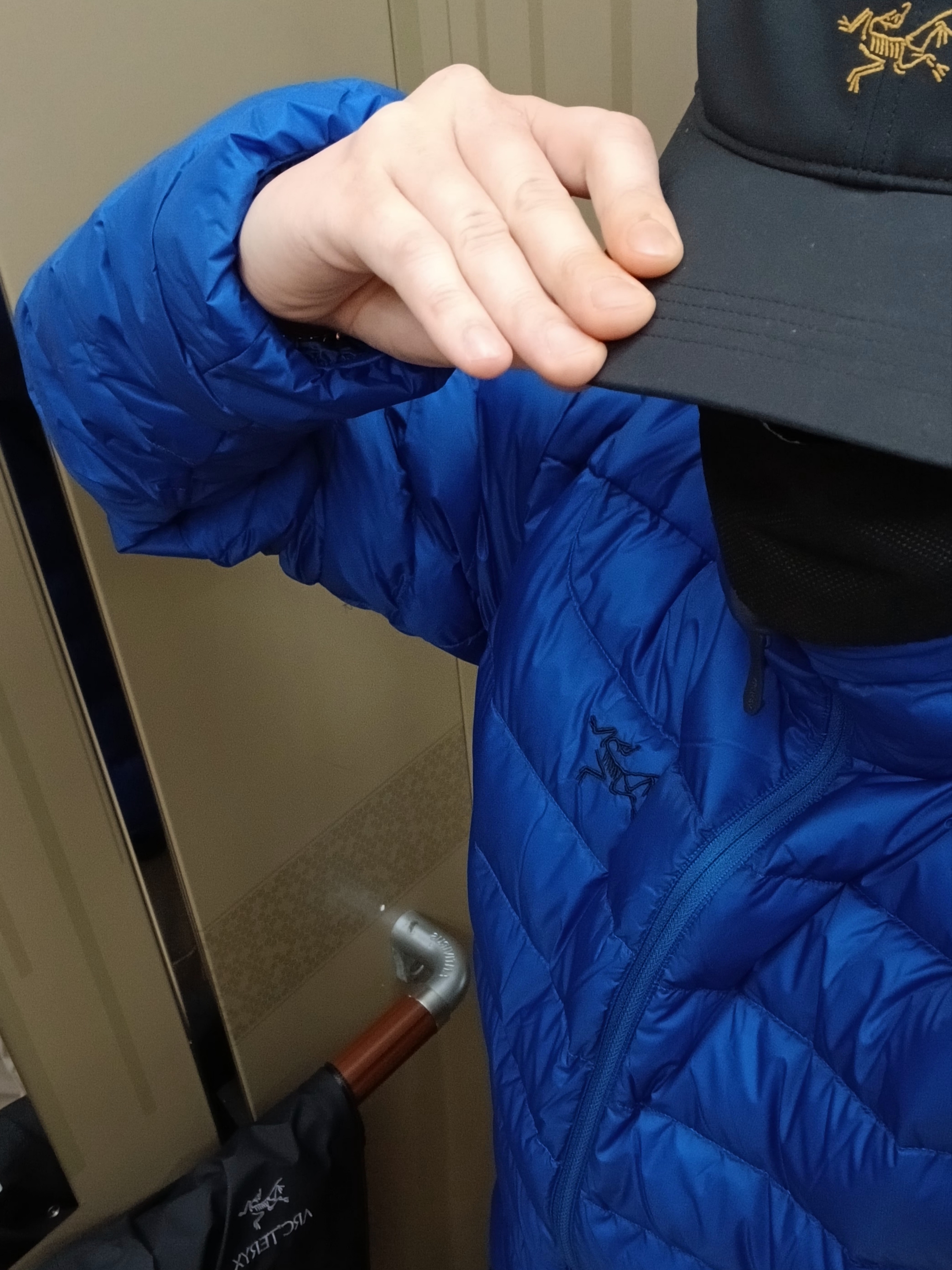 Arc'teryx Kragg Cotton LS T-Shirt 24K Black, Arc'teryx Cerium Hoody Vitality 착용 스타일 - 4