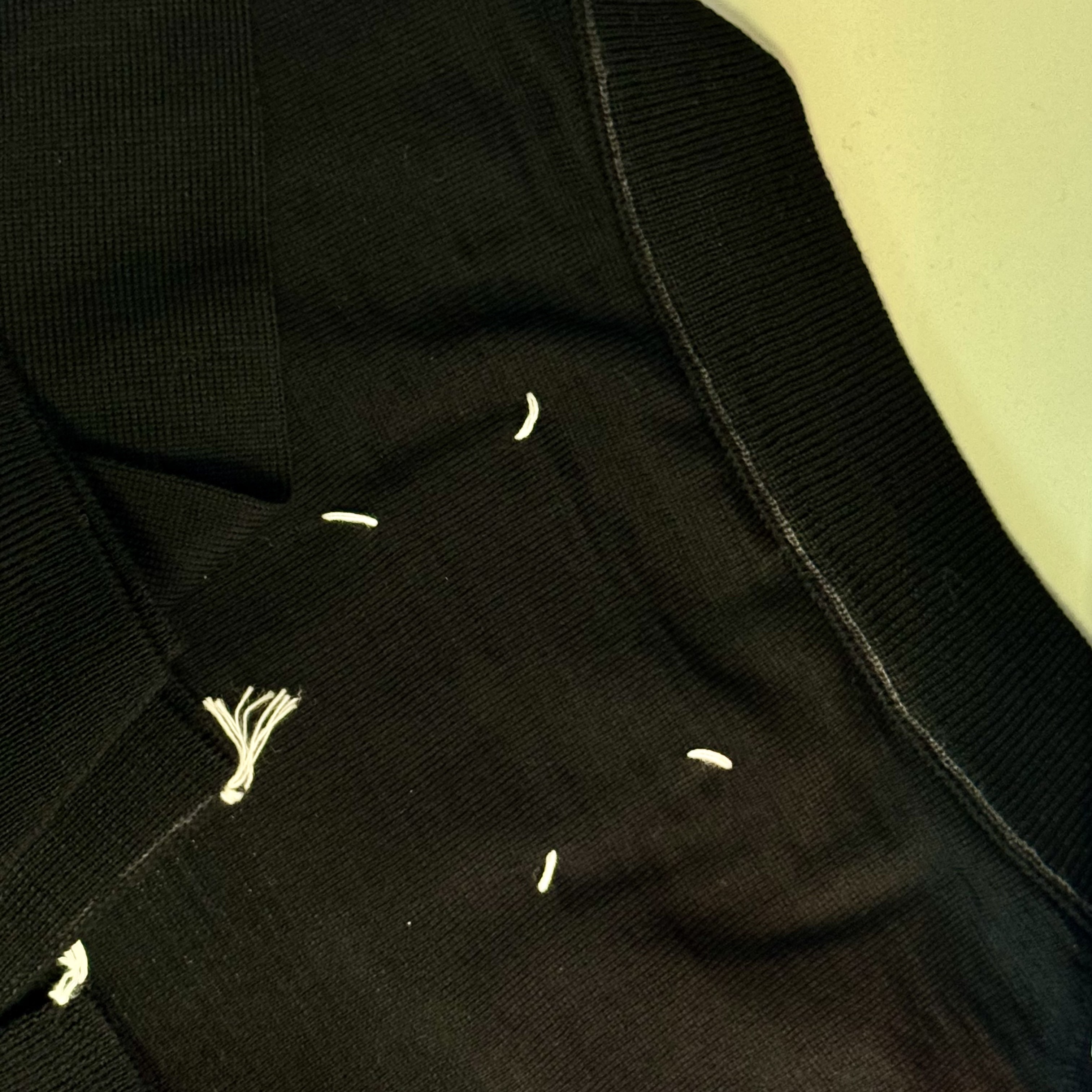 Maison Margiela Work In Progress Sweater Black, Maison Margiela Work In Progress Sweater Navy 착용 스타일 - 4