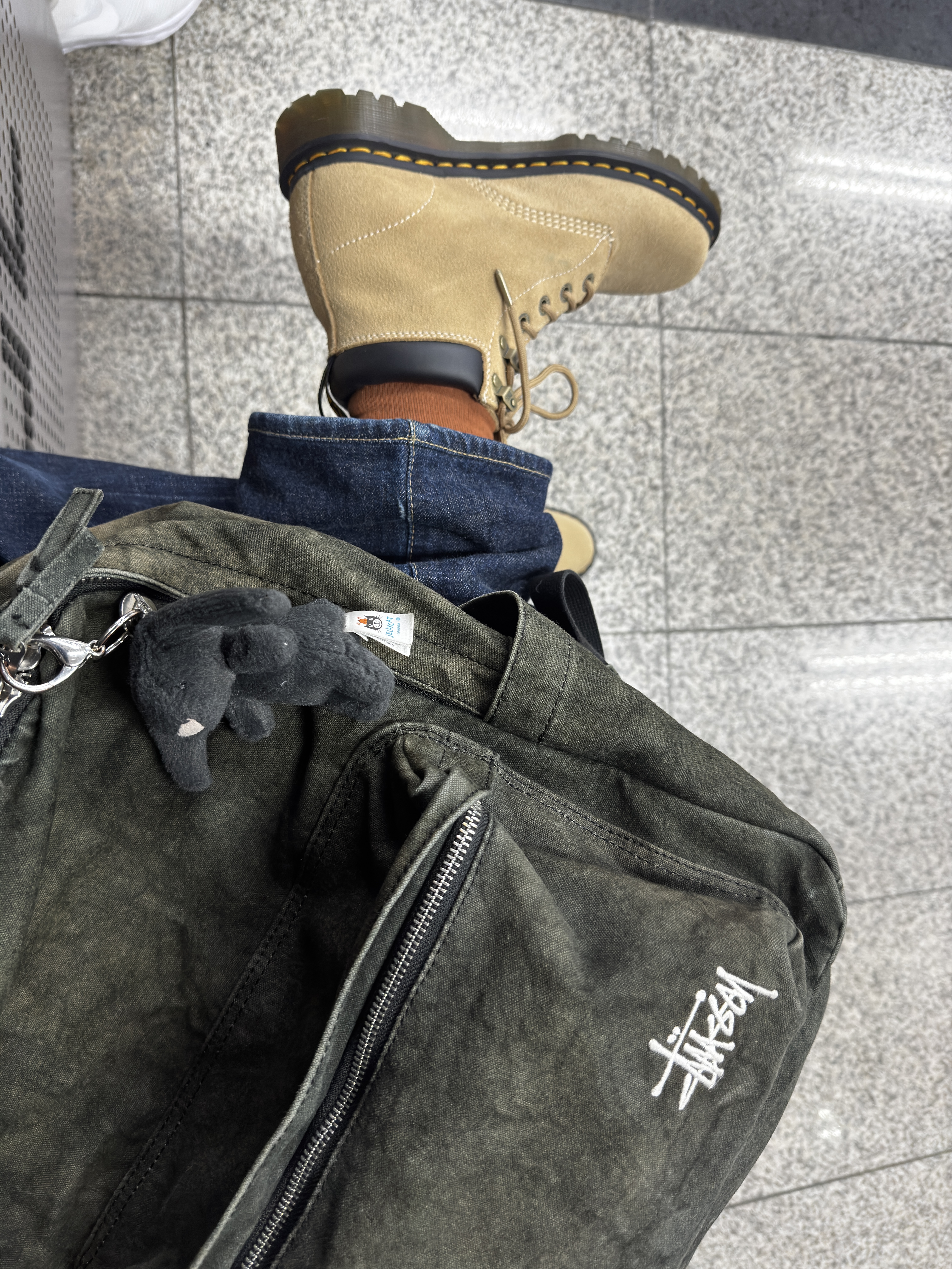 Stussy Canvas Backpack Washed Black, Stussy Needle Punch Backpack Olive 착용 스타일 - 1