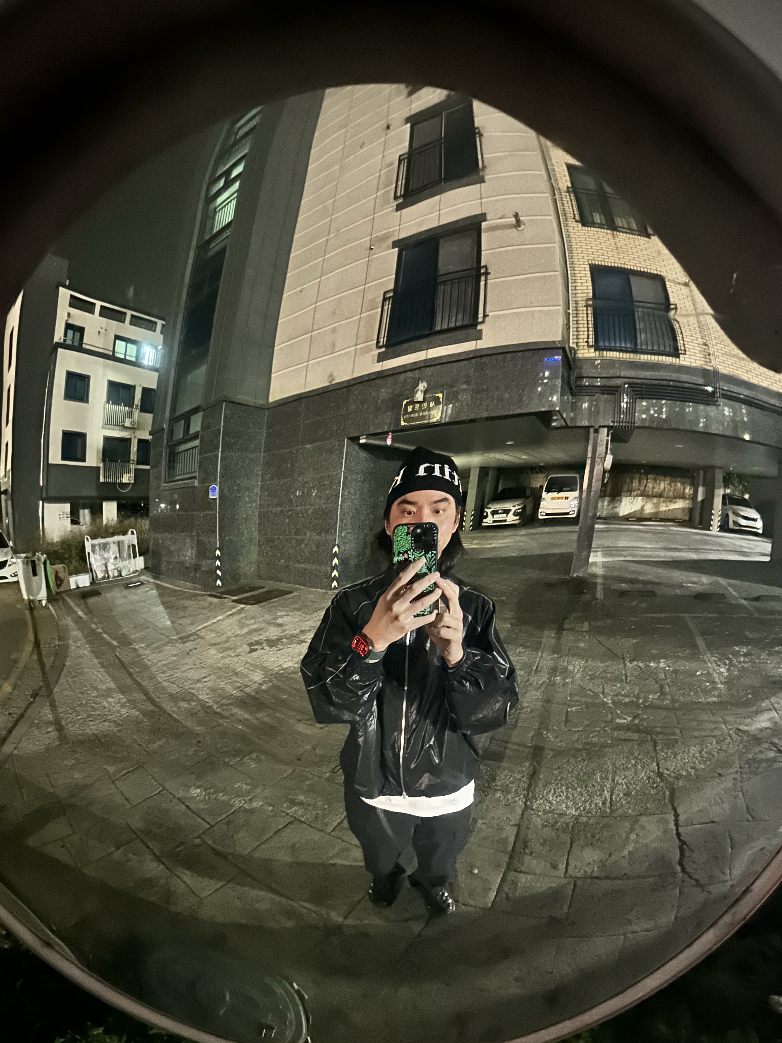 SLOW RECORD HOUSE Nylon One-Tuck Pants Black 착용 스타일