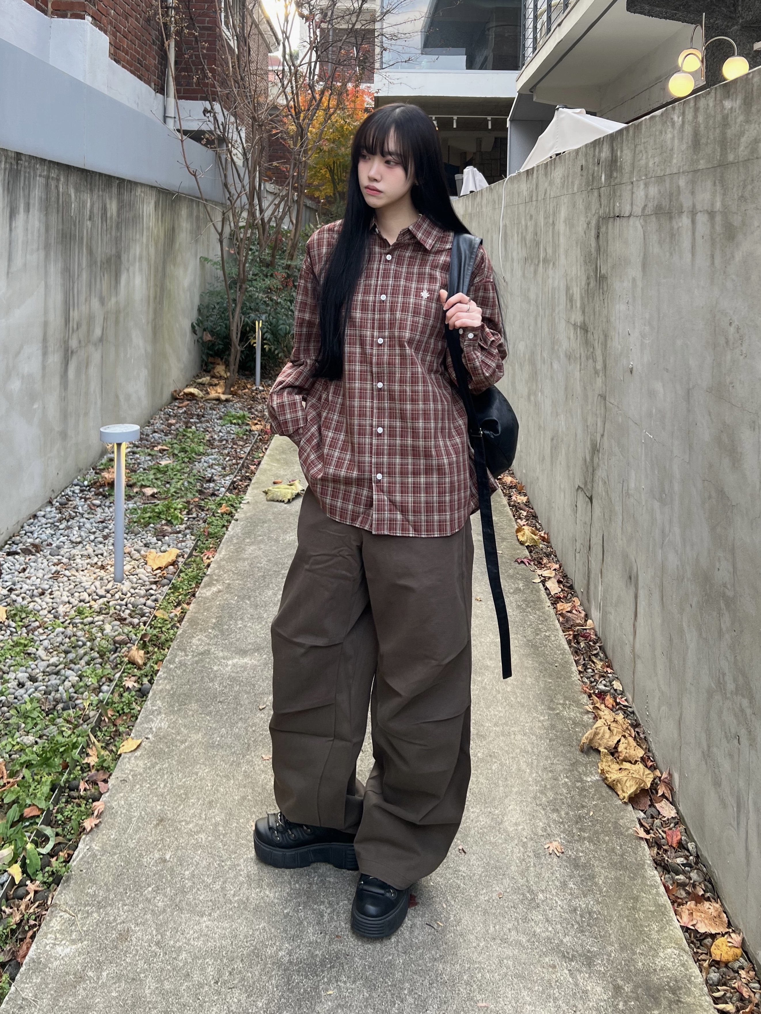 SLOW RECORD HOUSE Kane Check Shirt Brick, SLOW RECORD HOUSE Double Pintuck Cotton Pants Brown 착용 스타일 - 2