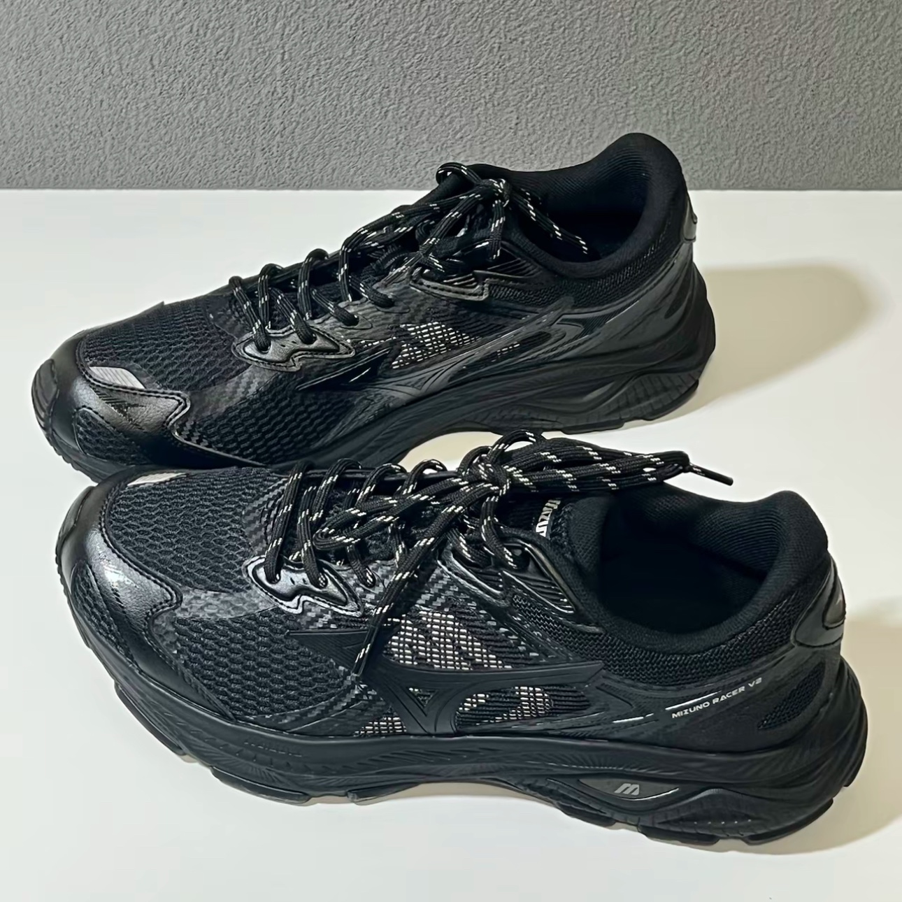 Mizuno Racer V2 Black 착용 스타일 - 1