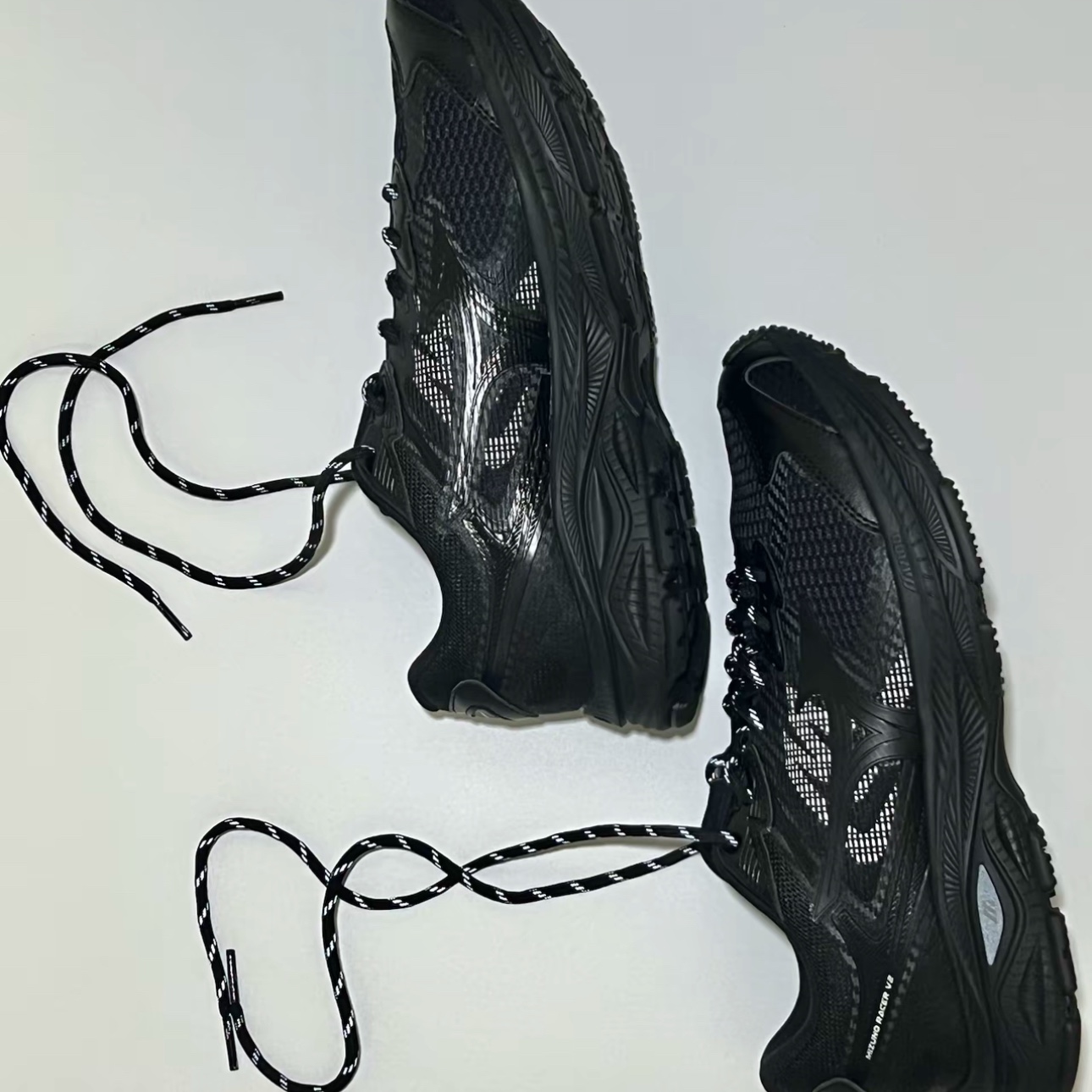 Mizuno Racer V2 Black 착용 스타일 - 2