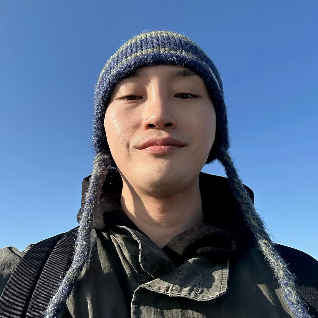 Thevinylhouse Ear Flap Stripe Beanie Green 착용 스타일