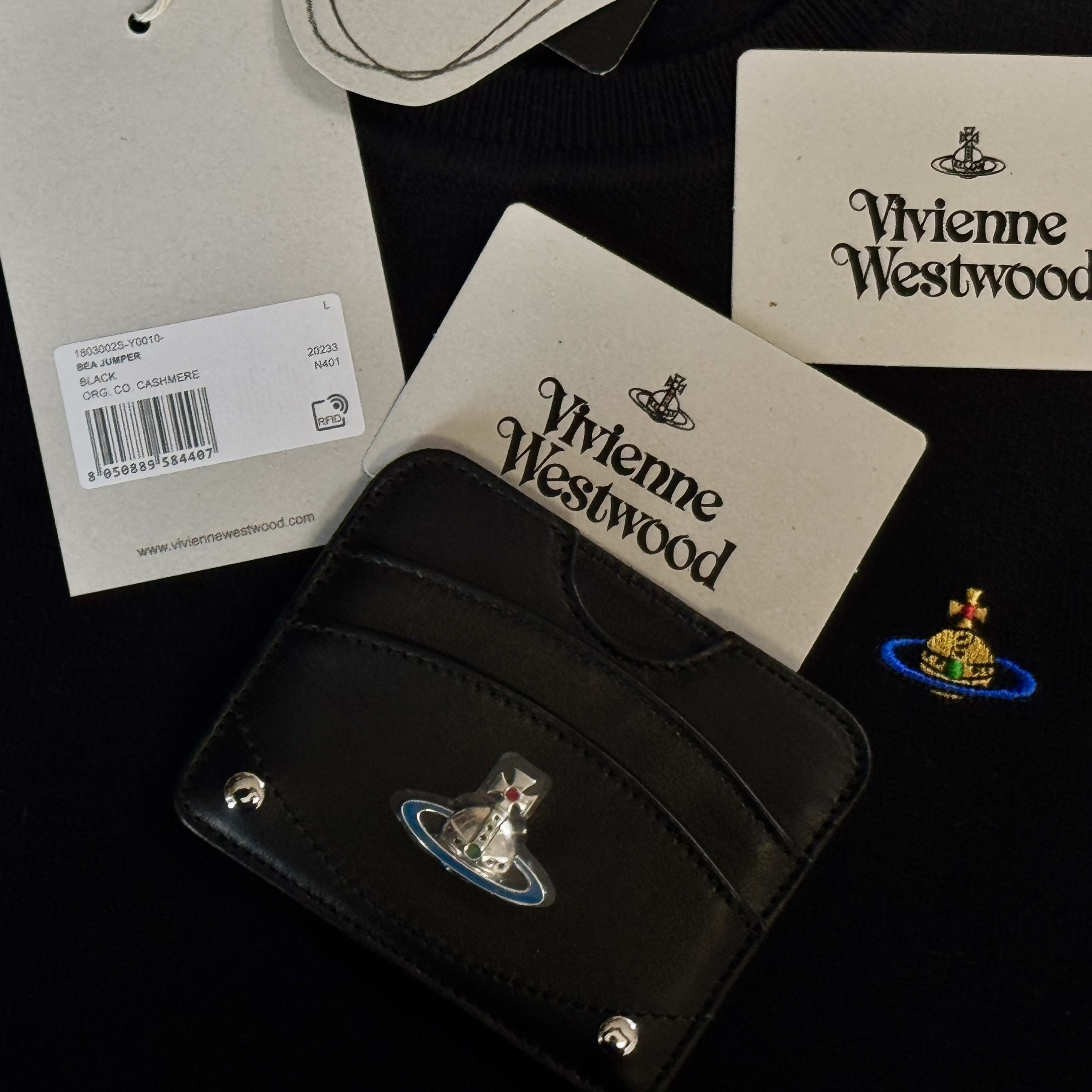 (W) Vivienne Westwood Bea Jumper Black, Vivienne Westwood Nappa Leather Half Moon Card Holder Black 착용 스타일 - 1