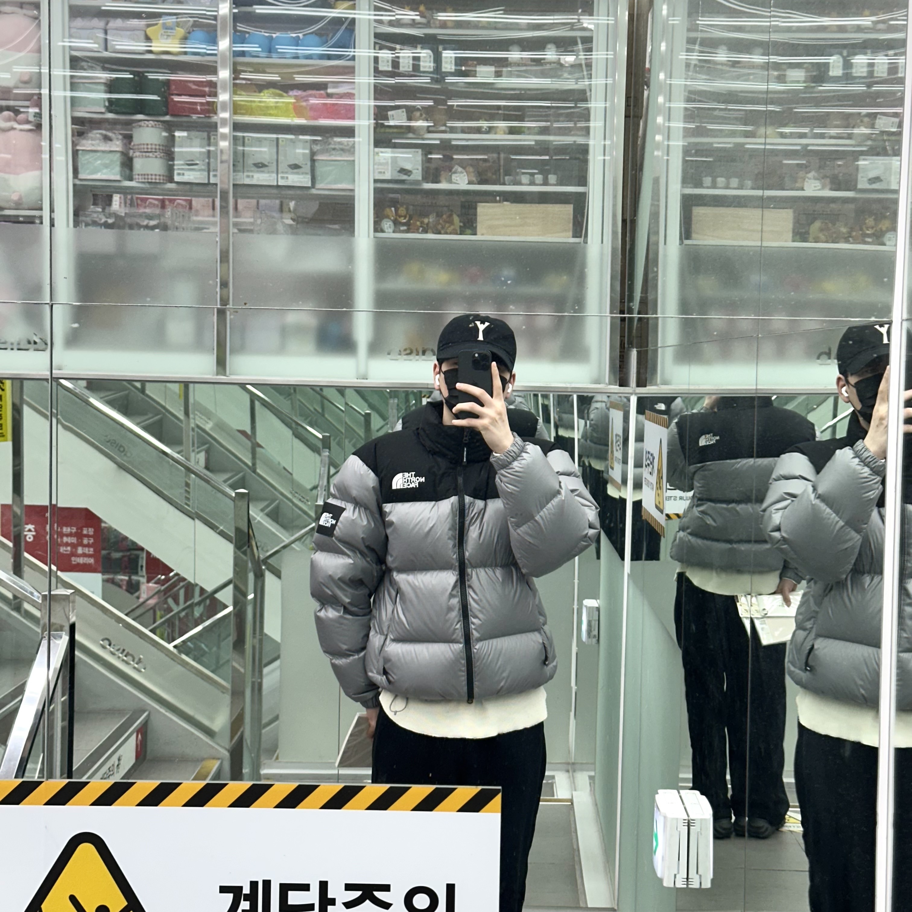 The North Face White Label Novelty Nuptse Down Jacket Heather Gray 착용 스타일