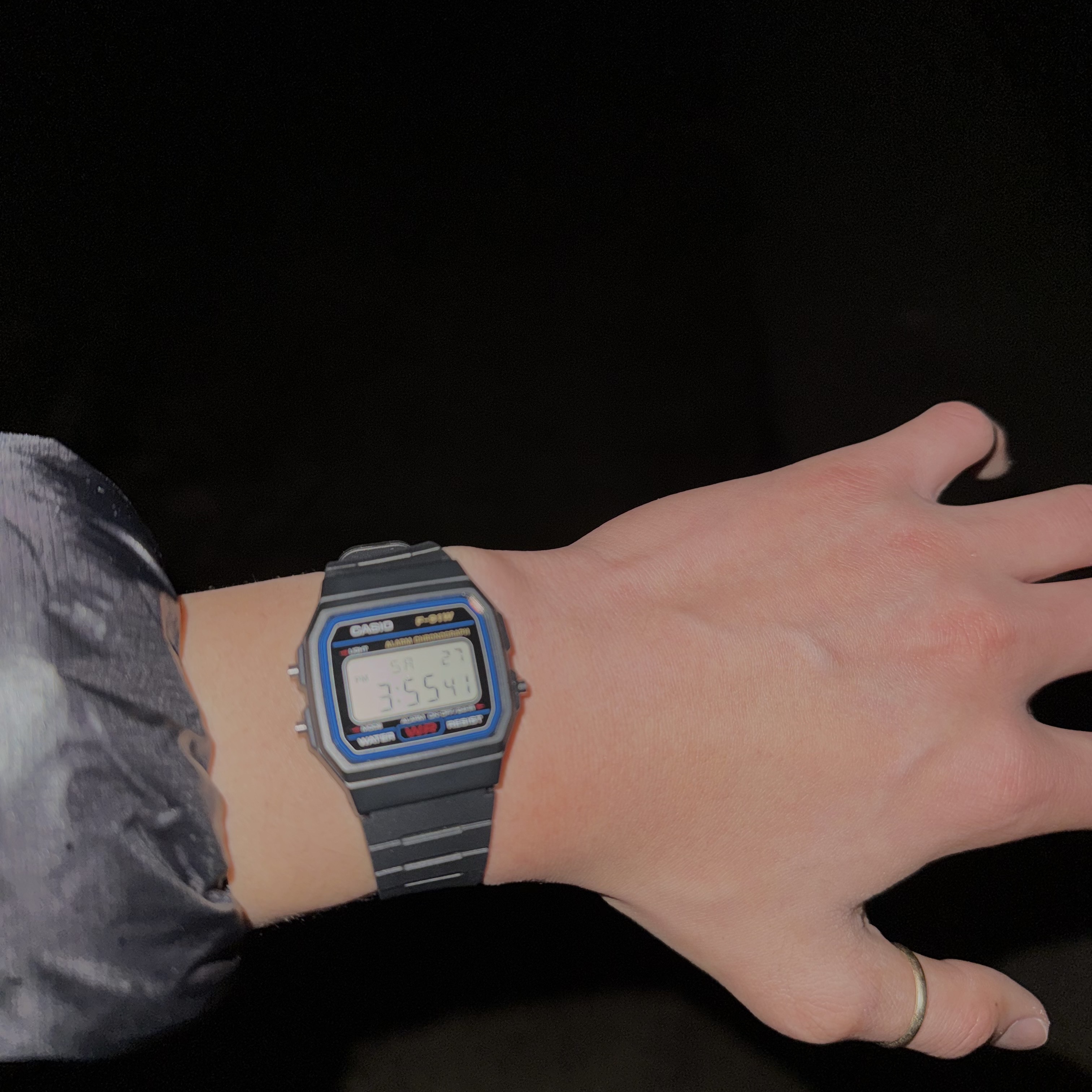 Casio F-91W-1 착용 스타일
