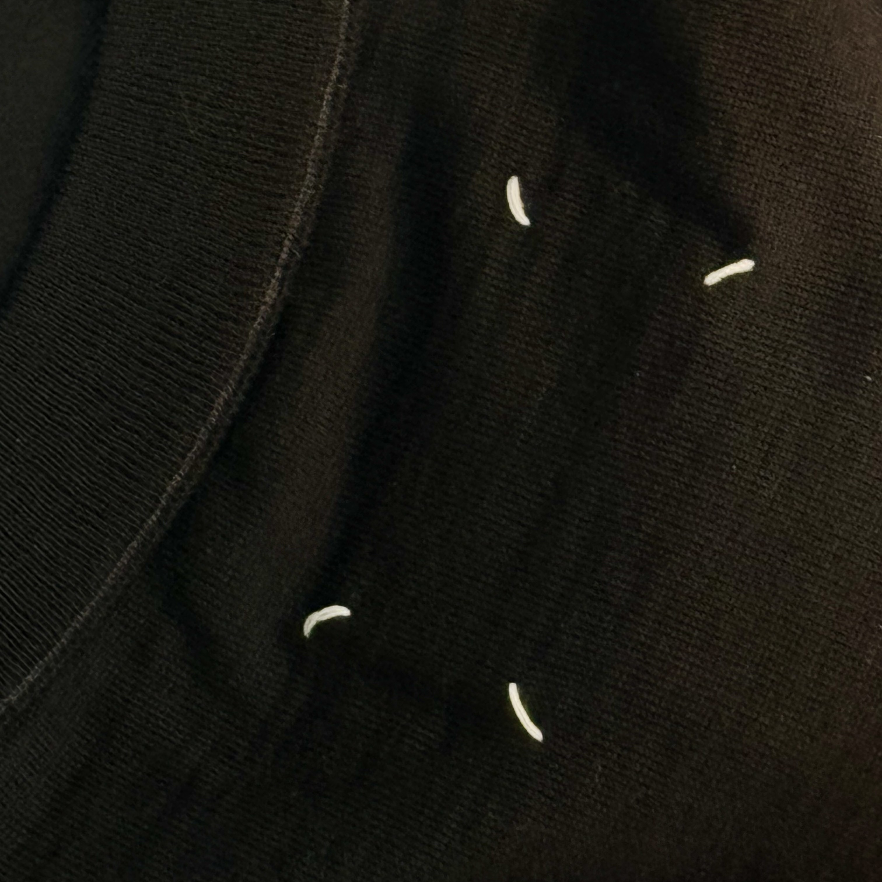 Maison Margiela Work In Progress Sweater Black, Maison Margiela Work In Progress Sweater Navy 착용 스타일 - 3