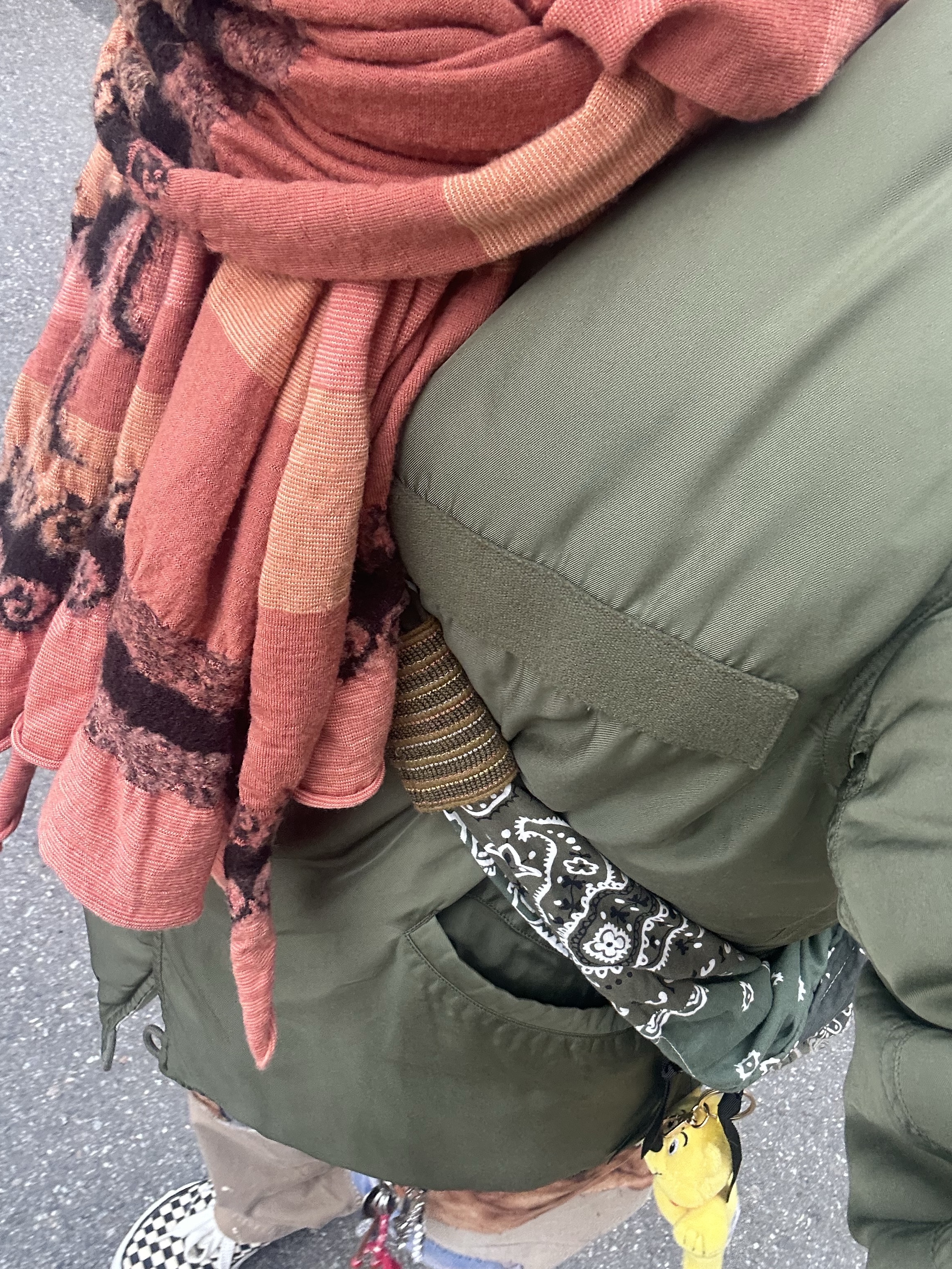 Visvim Corps Down Jacket Green - 23FW, Kapital Katsuragi High Waist Neem Pants Beige 착용 스타일 - 1