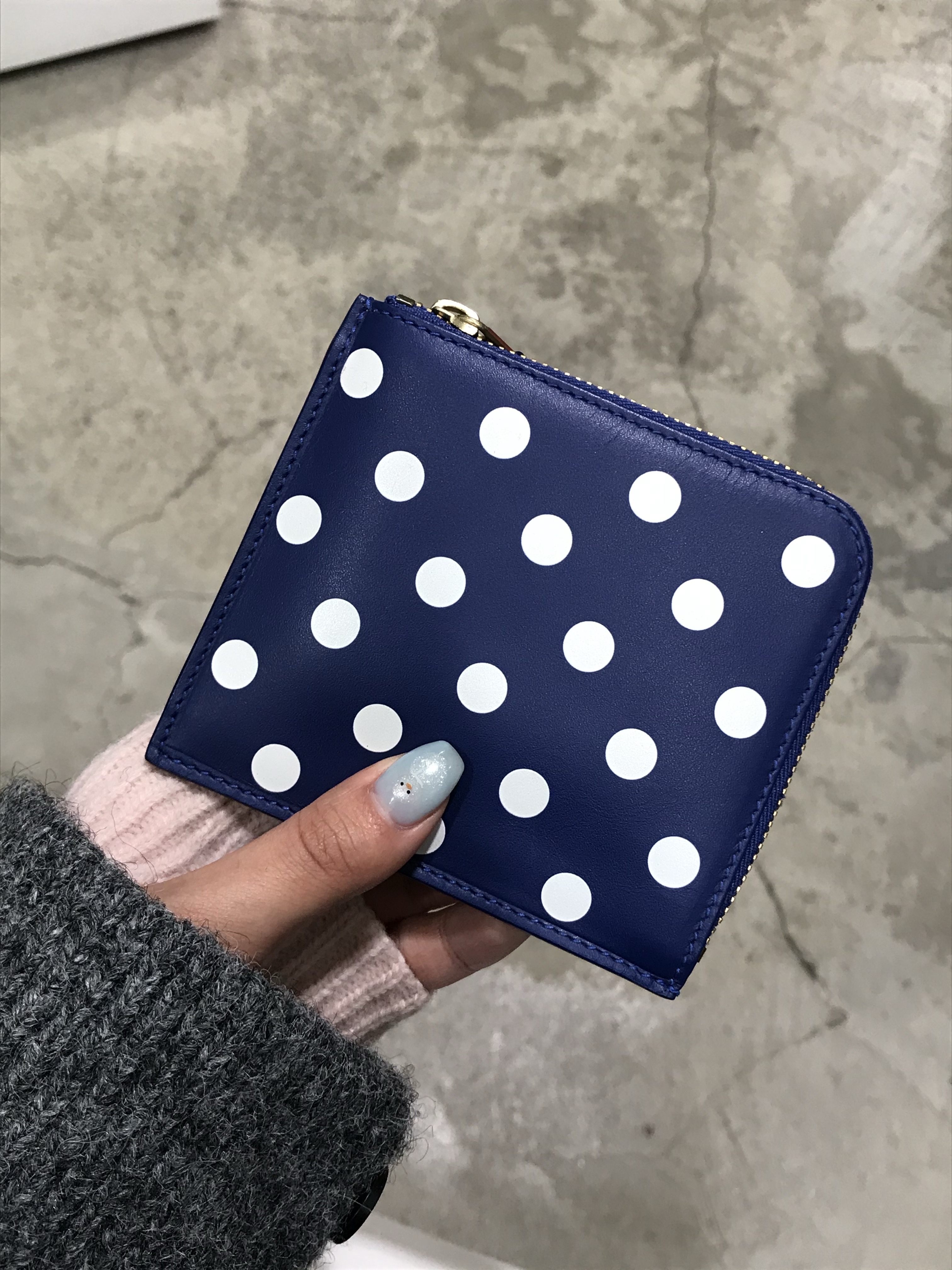 Comme des Garcons SA3100PD Polka Dot Printed Wallet Navy 착용 스타일