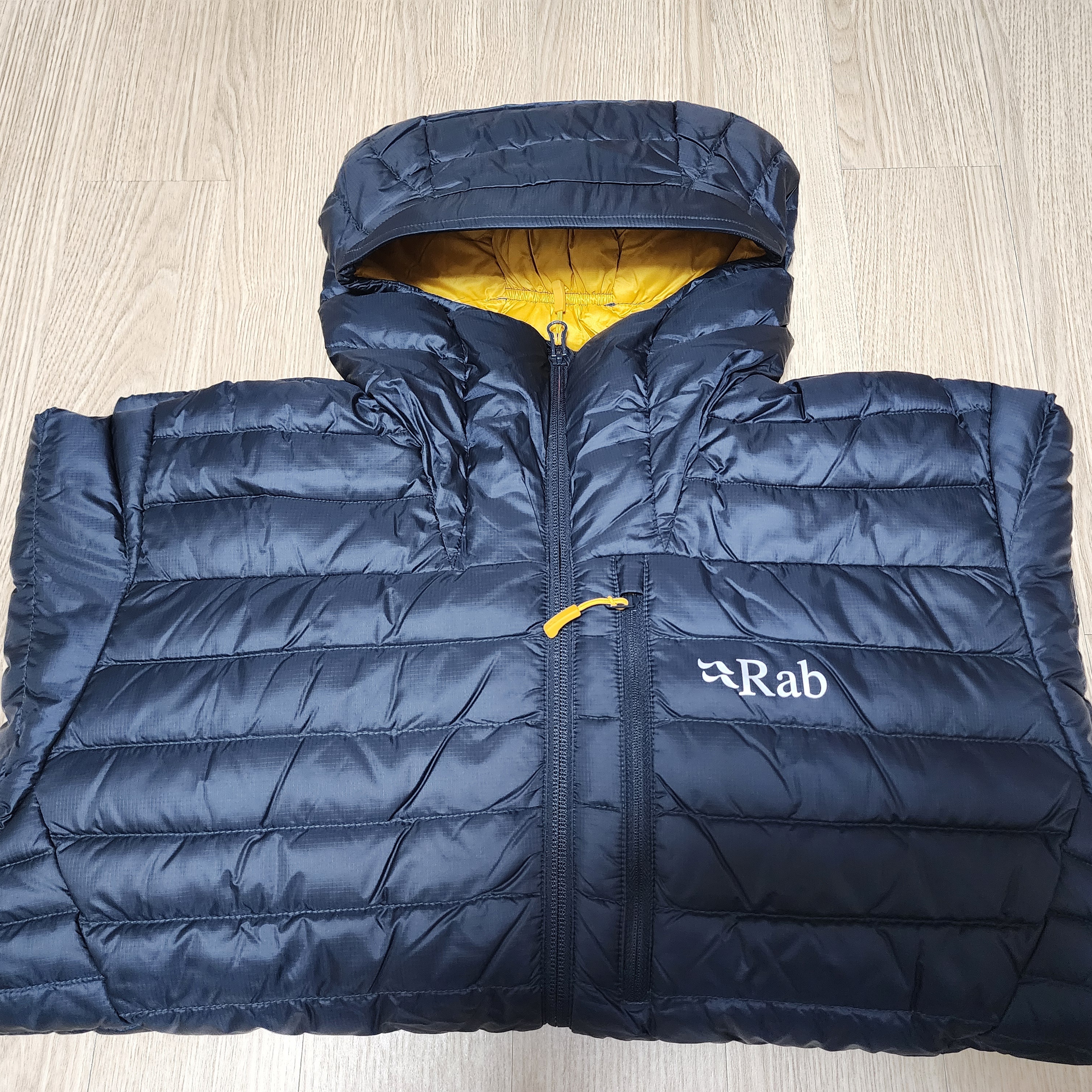Rab Microlight Alpine Jacket Beluga 착용 스타일
