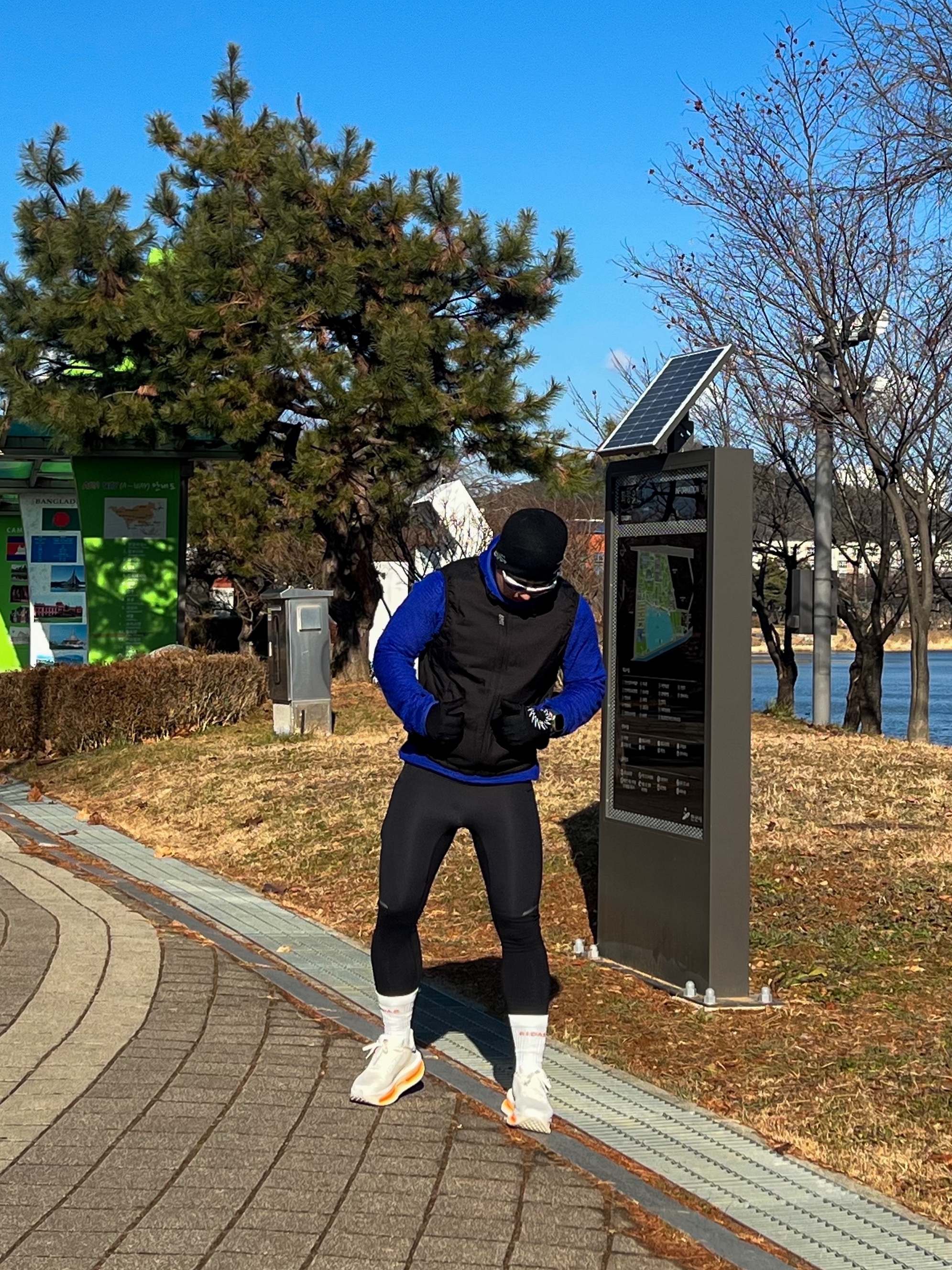 UVU Merino Beanie Black, UVU Windproof Gilet Black 착용 스타일 - 2