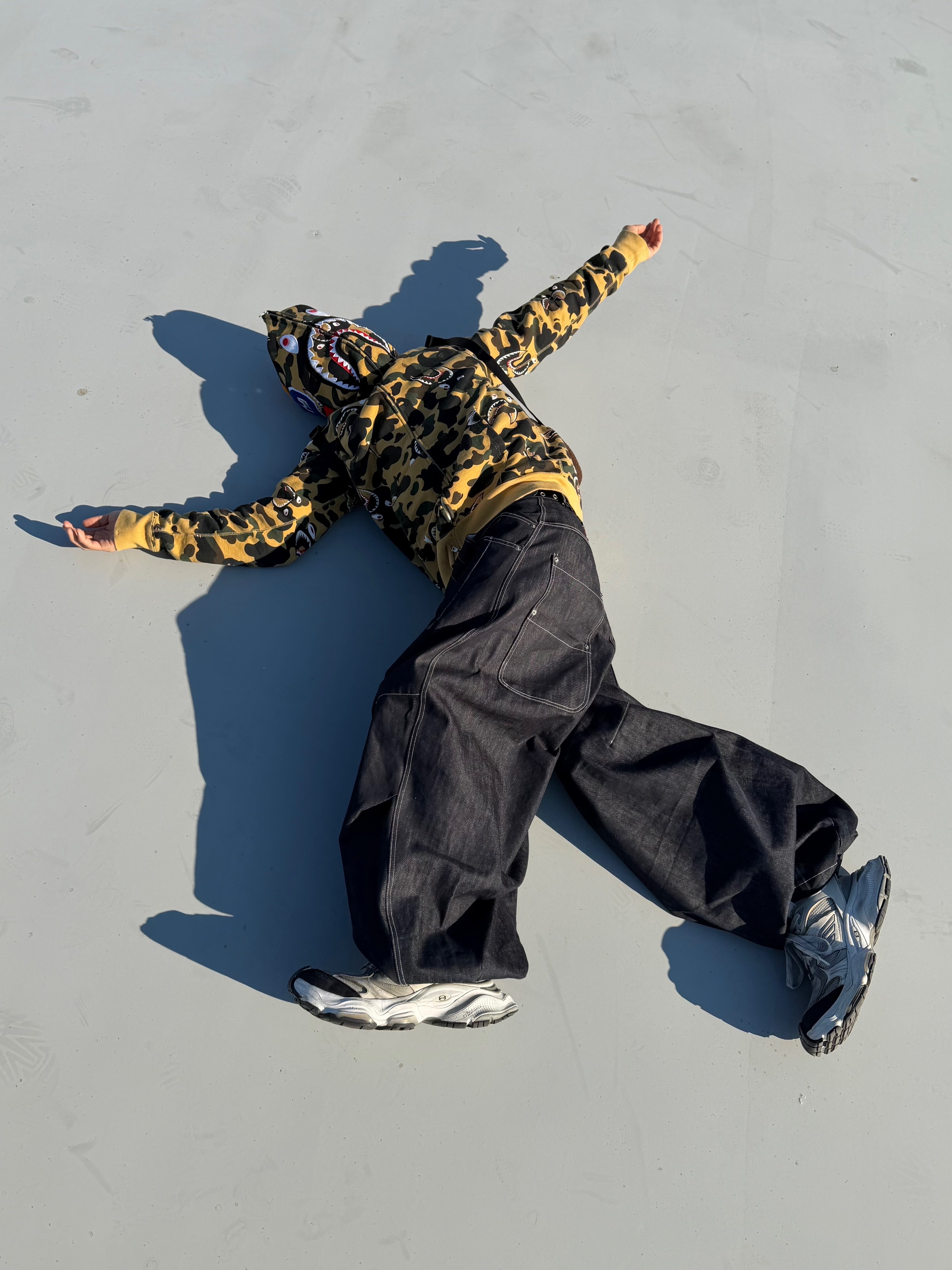 BAPE 1st Camo Shark Full Zip Hoodie Yellow, BAPE 1st Camo Jacquard Shark Hoodie Yellow 착용 스타일 - 3