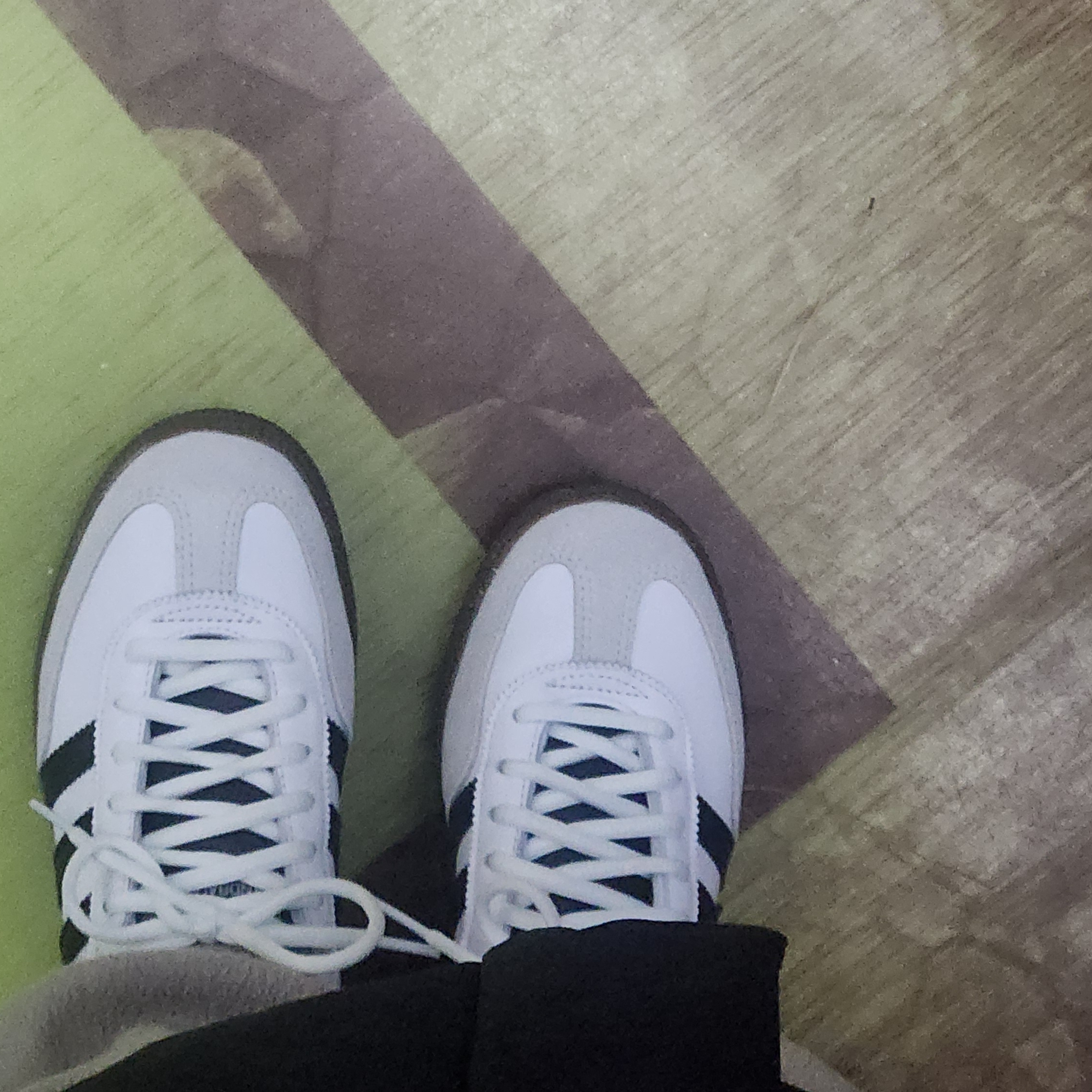 Adidas Spezial Handball White Core Black 착용 스타일 - 1