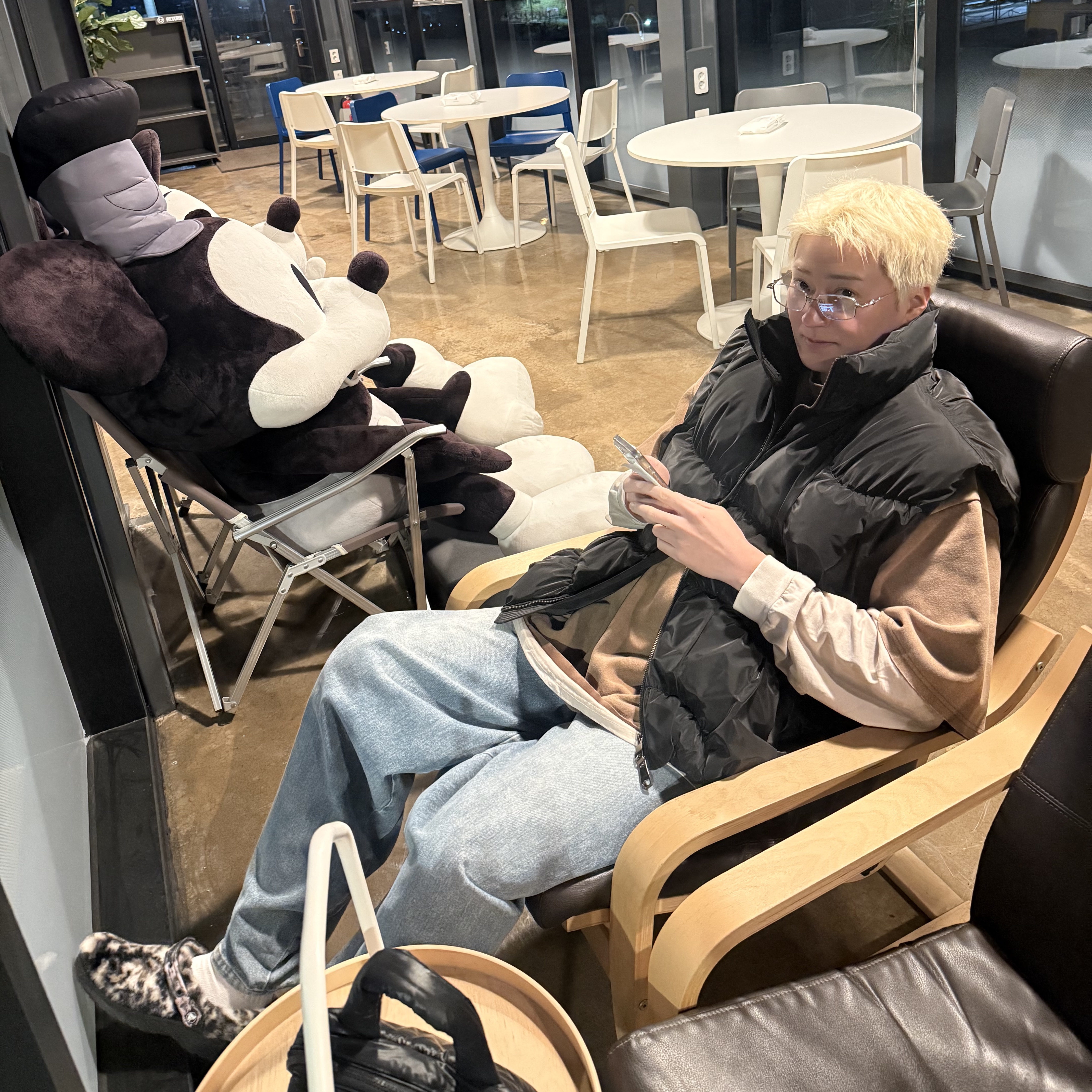 Ader Error Aren Down Vest Noir, Crocs Classic Fur Sure Clog Black Multi 착용 스타일